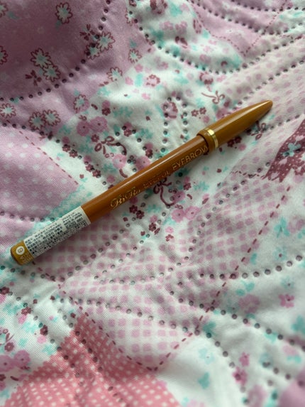 ビボ アイフル アイブロウのクチコミ「
削って使うタイプのアイブローペンシルで、がっつり鉛筆っぽい感じなので少し心は硬く若干引っかか.....」(1枚目)