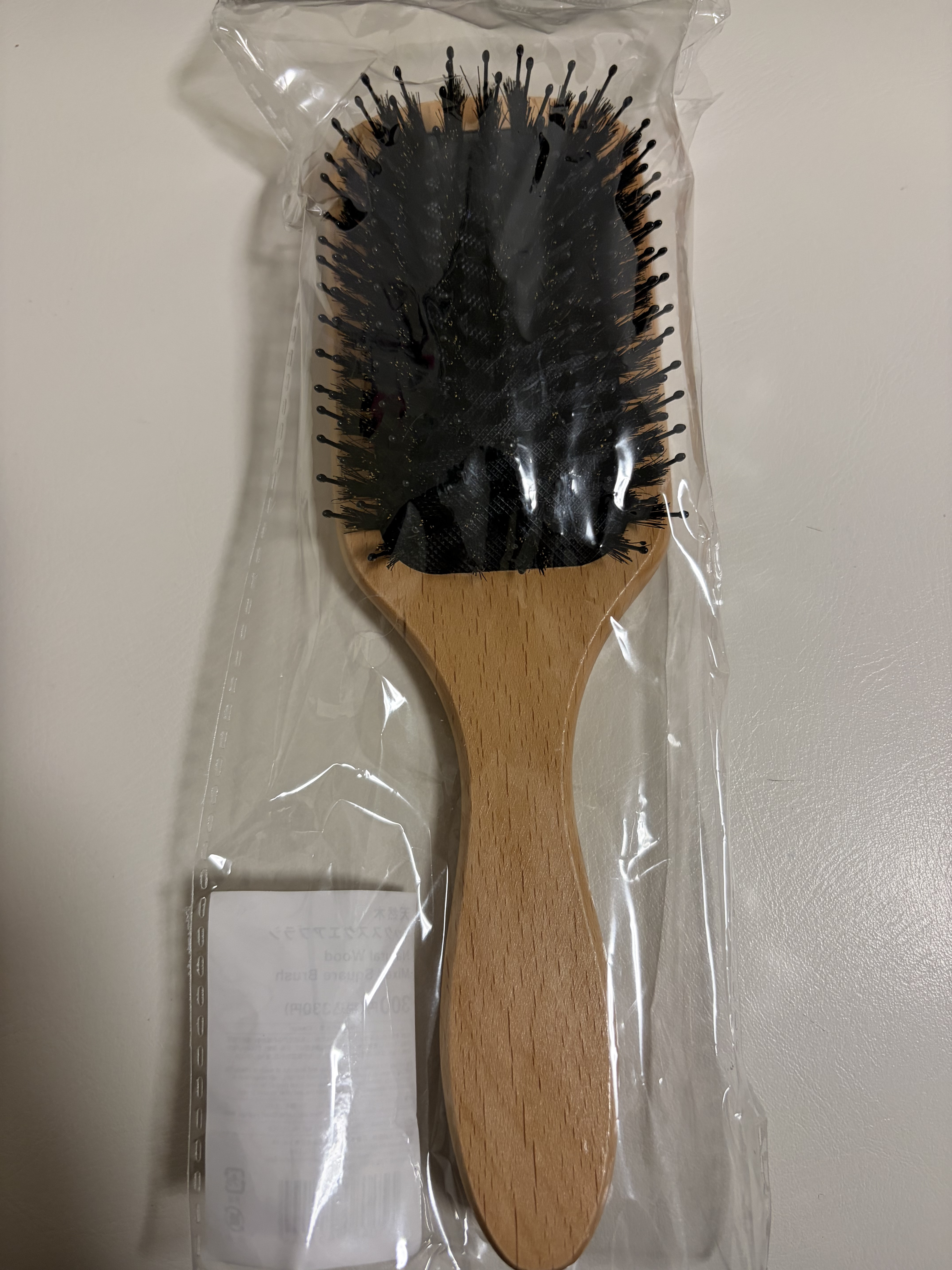 Standard Products by DAISO  豚毛入りヘアブラシのクチコミ「
Standard Products by DAISOの天然木ミックススクエアブラシ のご紹介.....」（3枚目）