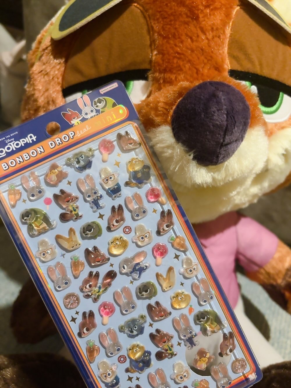 キャンドゥ パルＰ粘土ジェルのクチコミ「ボンボンドロップシールが手に入ったので
ズートピアネイル💅

最初に親指に小さめのニック🦊とジ.....」（2枚目）