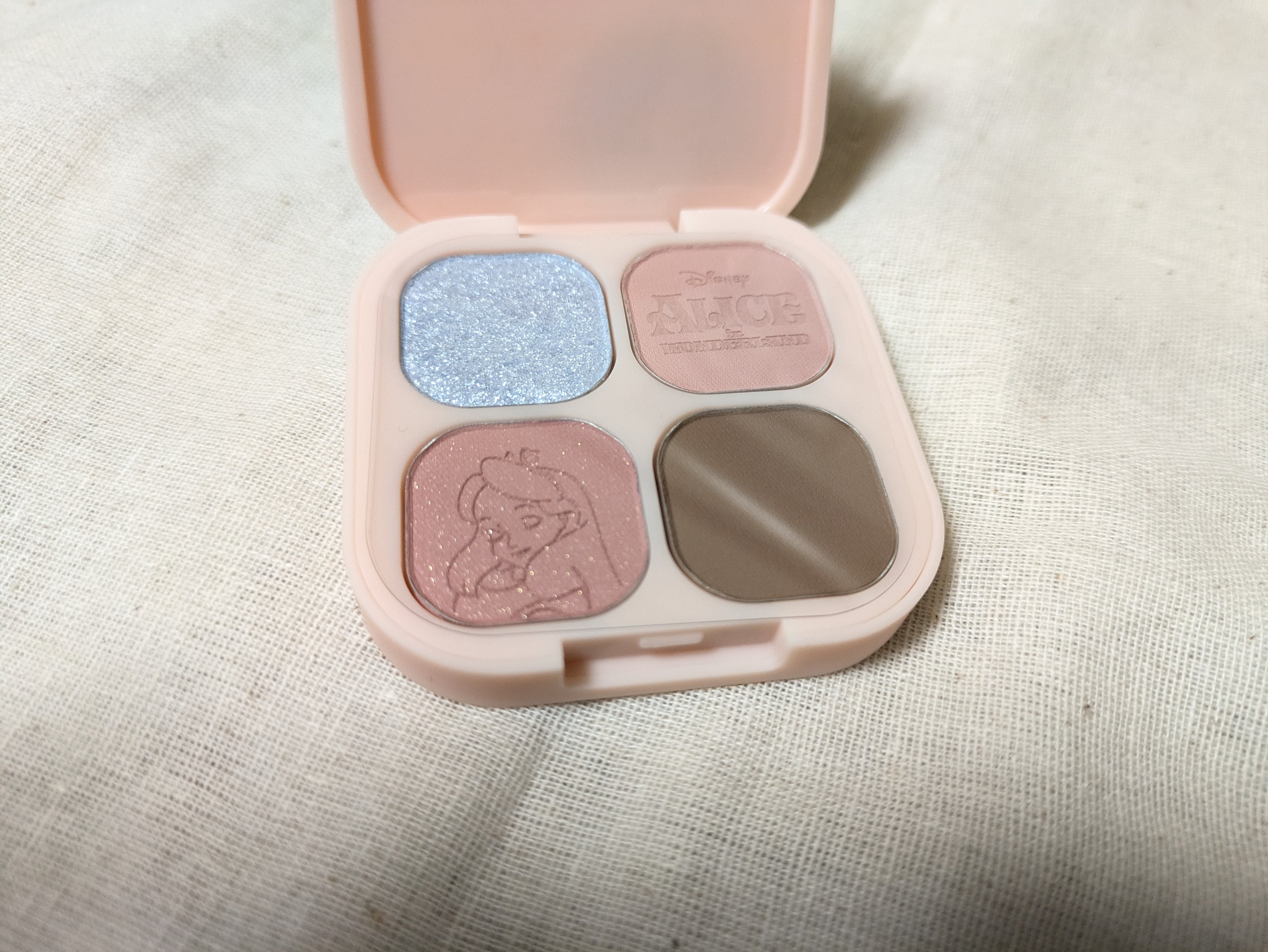 プロアイパレットキューブ 03 ALICE IN WONDERLAND/CLIO/アイシャドウパレットを使ったクチコミ（2枚目）