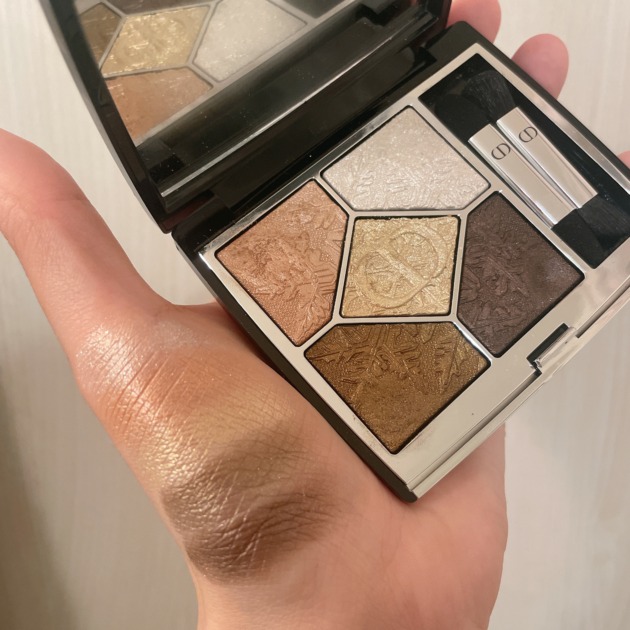 サンク クルール クチュール＜ゴールデン ナイツ＞ 549 ゴールデン スノー/Dior/アイシャドウパレットを使ったクチコミ（3枚目）