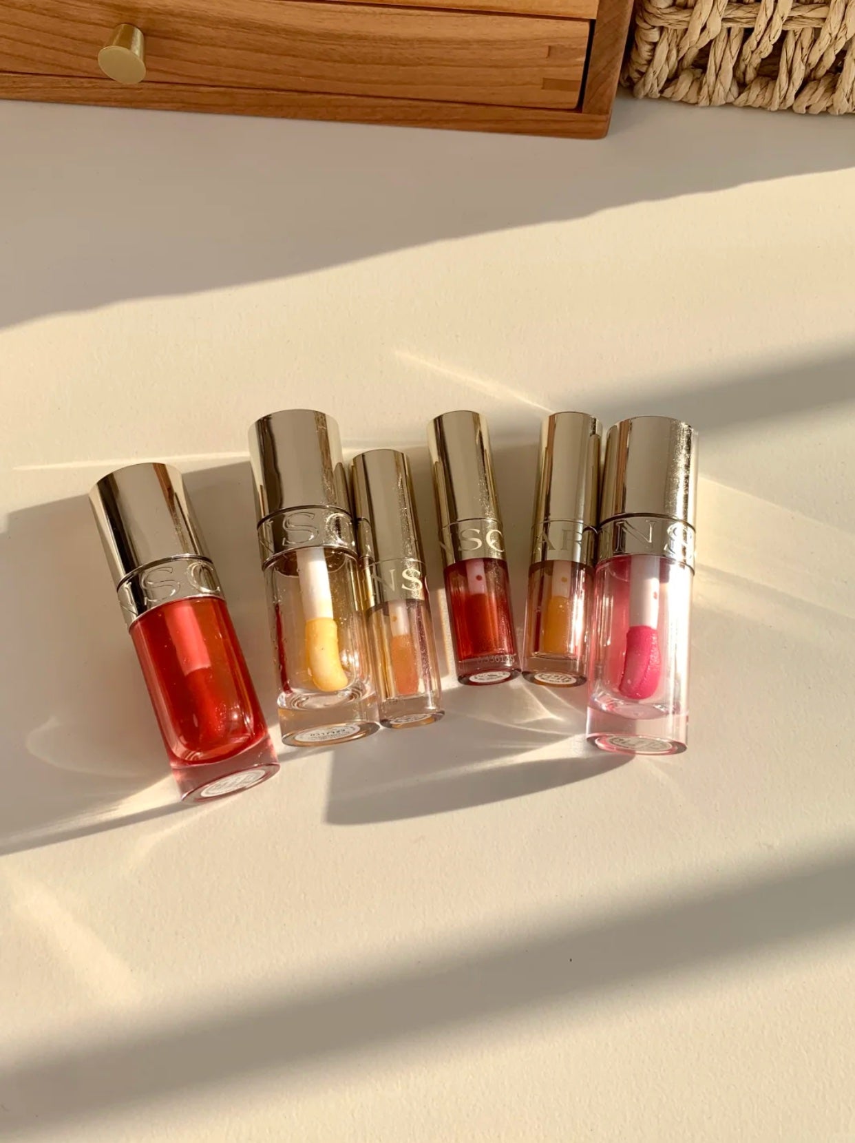 はくれ on LIPS 「唇が荒れやすい私の救世主、クラランスの「リップコンフォートオイ..」(4枚目)