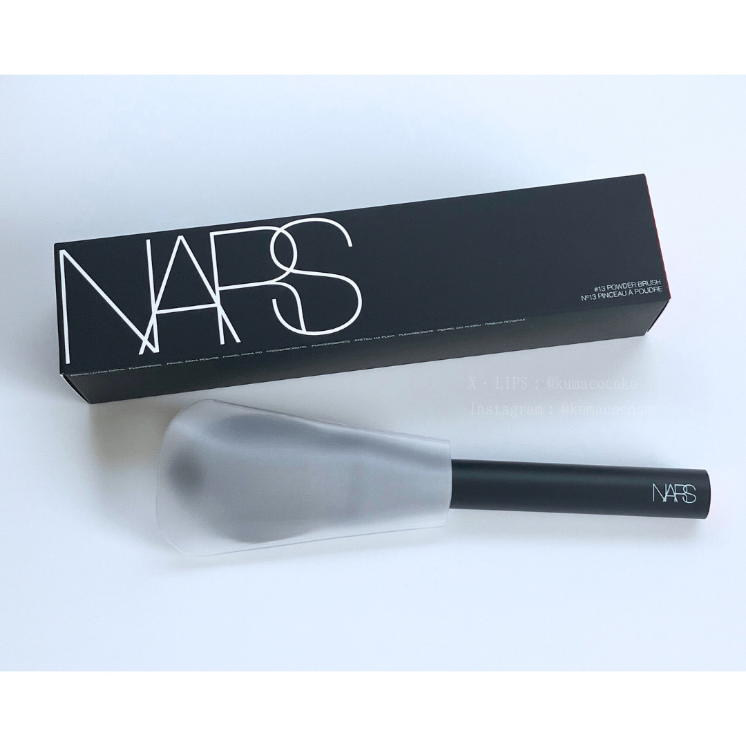 NARS パウダーブラシ ＃13のクチコミ「リフ粉がしっかりとれる
大きめパウダーブラシ🖤


－－－－－－－－－－－－

NARS

パ.....」（1枚目）