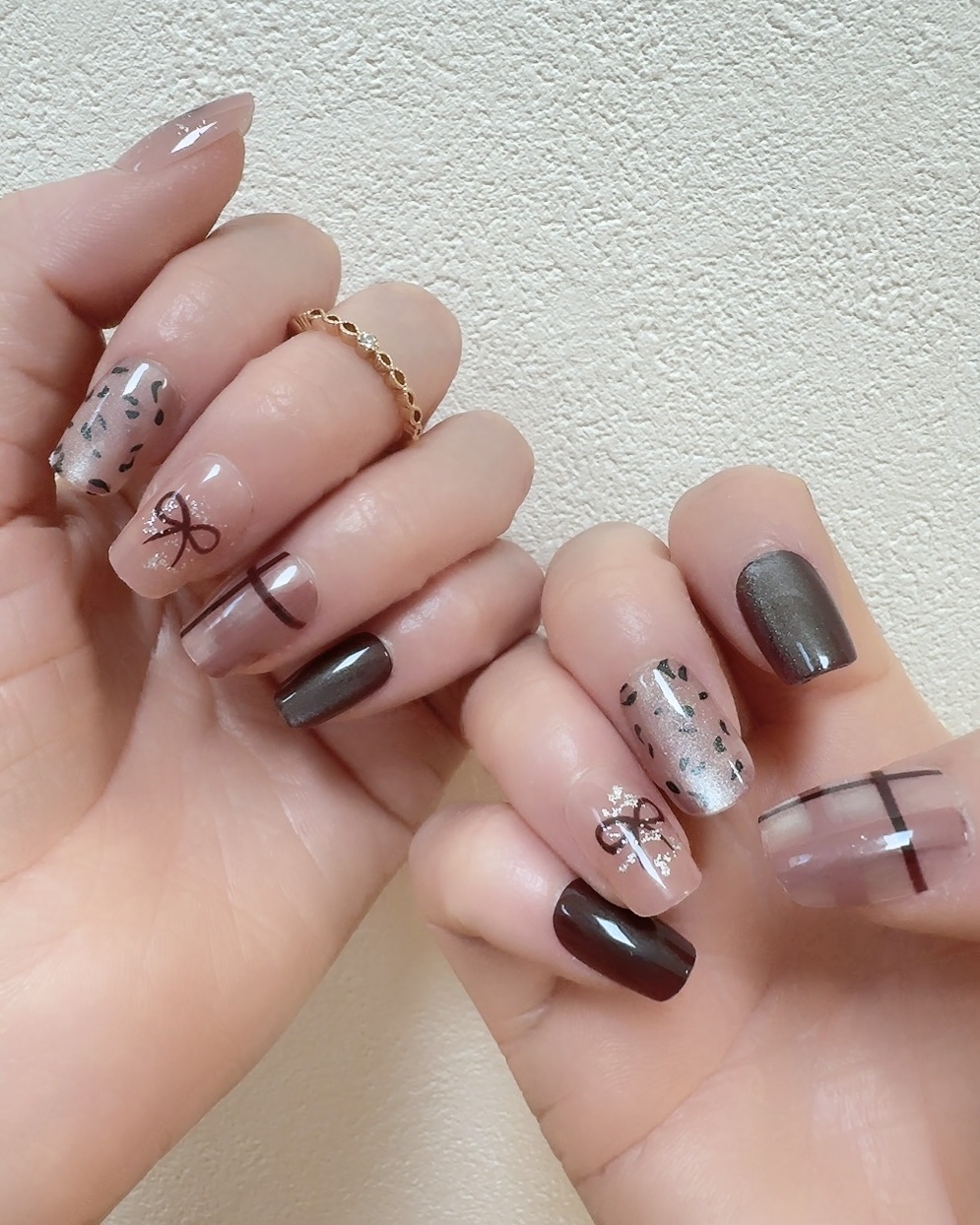 これめっちゃ可愛かった😍⸜❤️⸝

これもSHEINで買ったネイルチップの1つだけど、色味も冬っぽくておしゃれだし、値段もわたしが買った時は224円だったし！！
こんな安いのに安っぽく感じなかったよ。

チェック柄、お花、リボン、ヒョウ柄