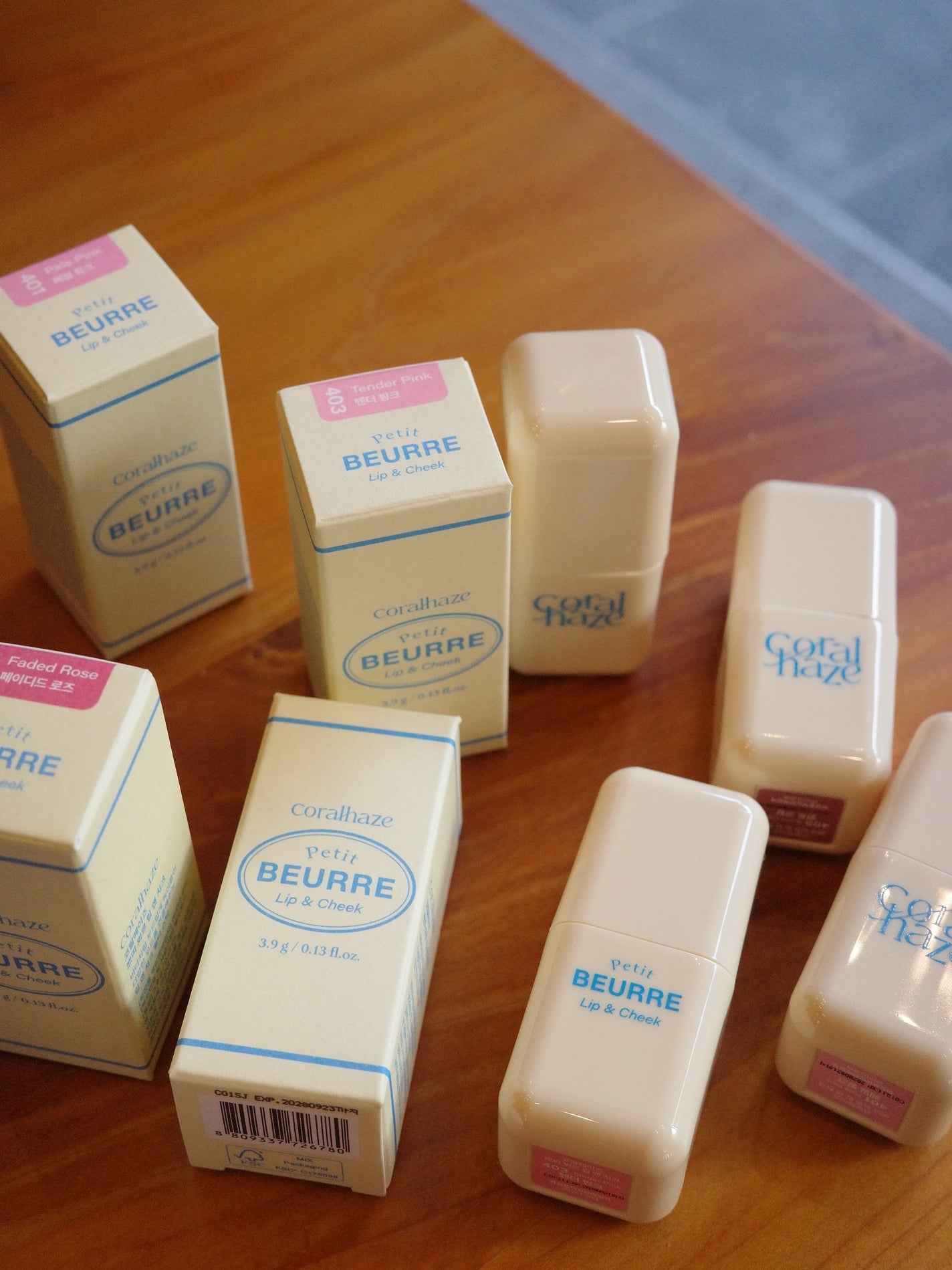 りり on LIPS 「.バター?って思ってしまうくらいかわいいパケのリップアンドチー..」(5枚目)