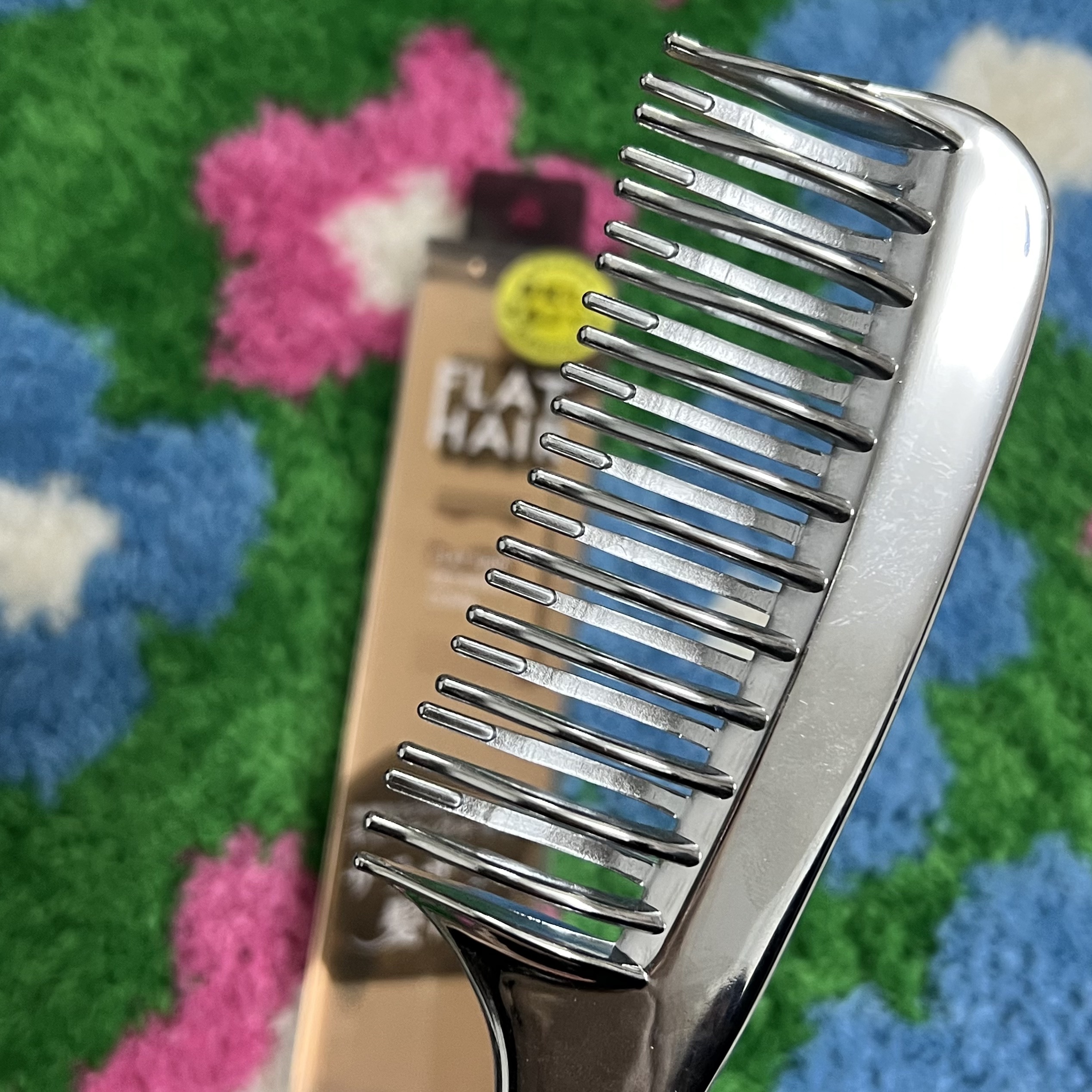 SHOBIDO フラットヘア  デタングルコームのクチコミ「#SHOBIDO #フラットヘア  #デタングルコーム  𐬰𐬰𐬰

コーム本体はとても軽く、表.....」（3枚目）