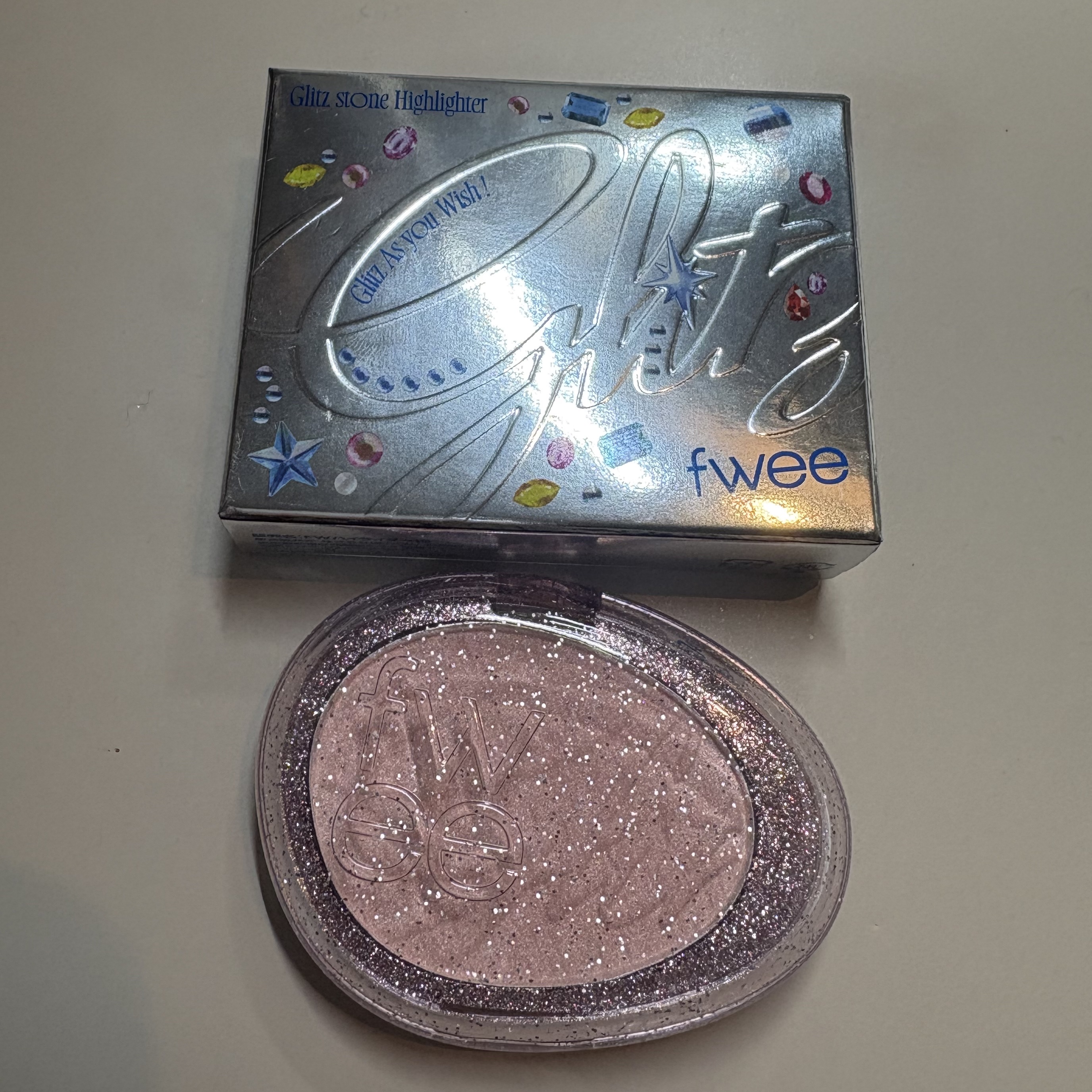 フィー グリッツストーンハイライター HL10 オパールブルーミング/fwee/パウダーハイライトを使ったクチコミ（1枚目）