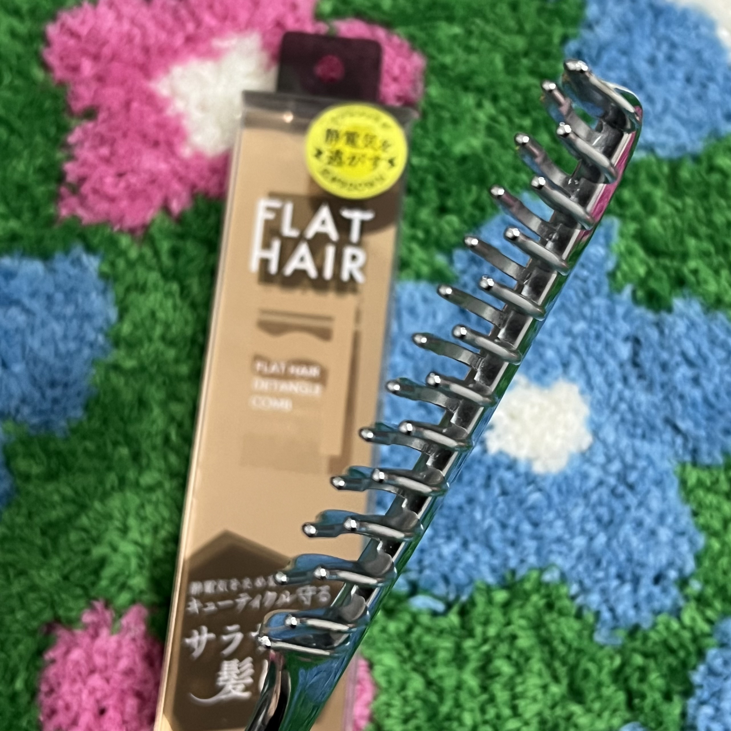 SHOBIDO フラットヘア  デタングルコームのクチコミ「#SHOBIDO #フラットヘア  #デタングルコーム  𐬰𐬰𐬰

コーム本体はとても軽く、表.....」（1枚目）