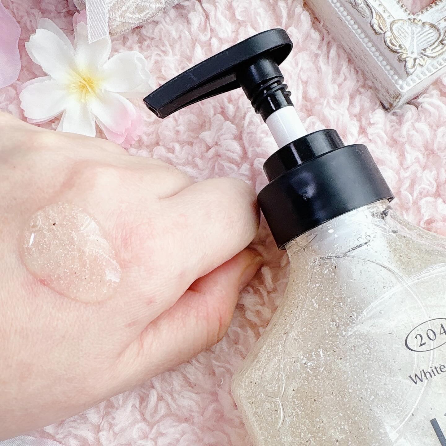 スクラブボディウォッシュ ホワイトシャツ リネンコットン/LUV SCENT/ボディスクラブを使ったクチコミ（2枚目）