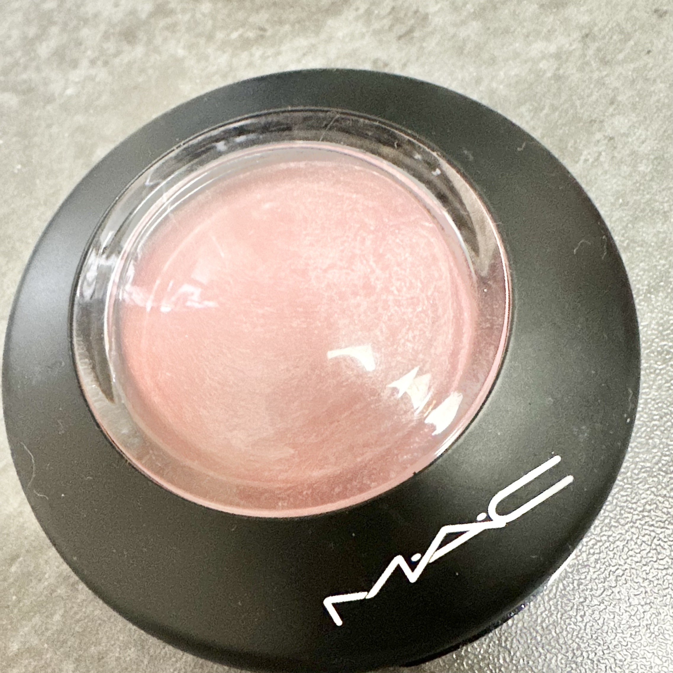 M・A・C M·A·C ミネラライズ ブラッシュのクチコミ「まじで可愛い🩷
白ピンクパール🩷

ツヤツヤ仕上がりで頬からビーム級
青みがそこまで強くない白.....」（3枚目）