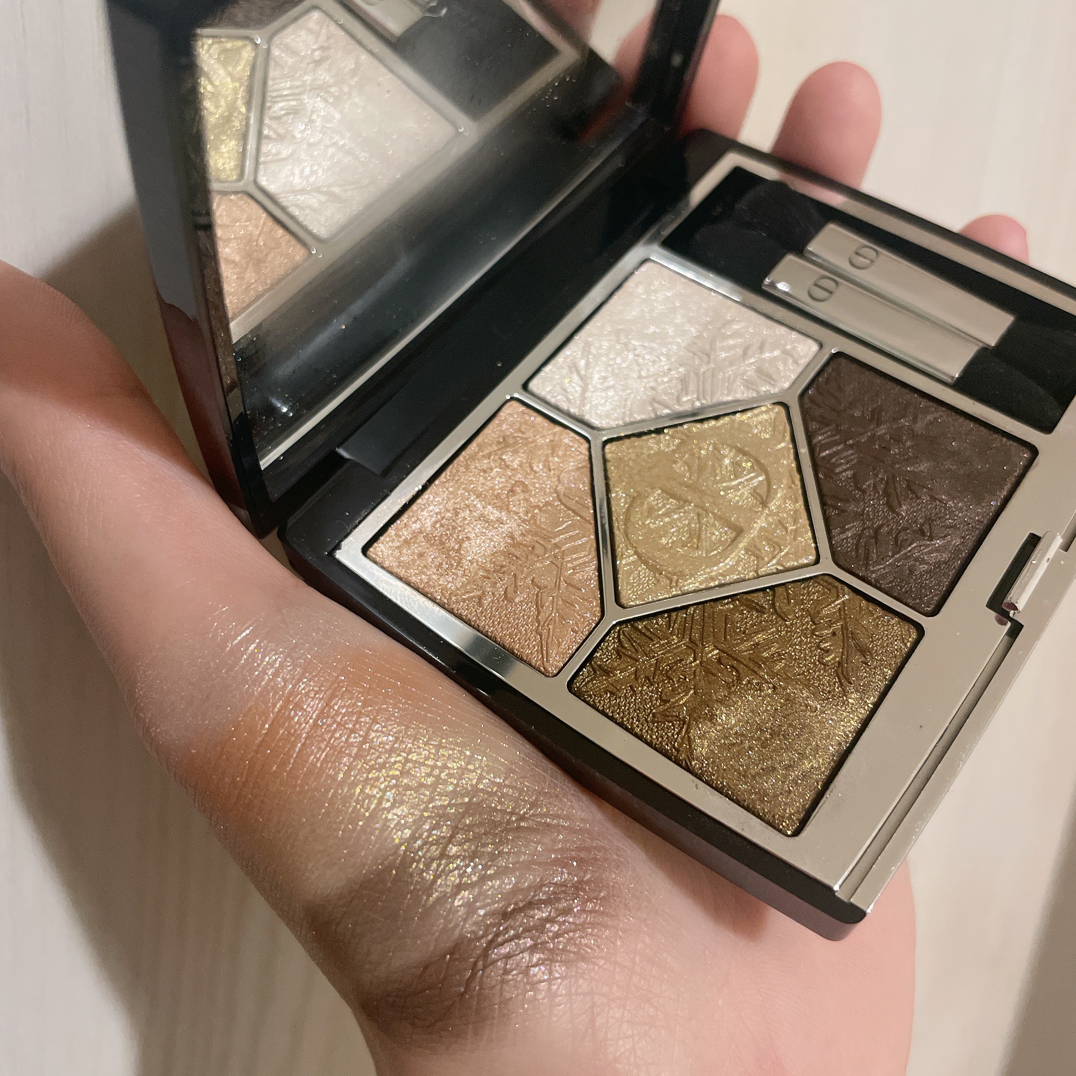 サンク クルール クチュール＜ゴールデン ナイツ＞ 549 ゴールデン スノー/Dior/アイシャドウパレットを使ったクチコミ（2枚目）