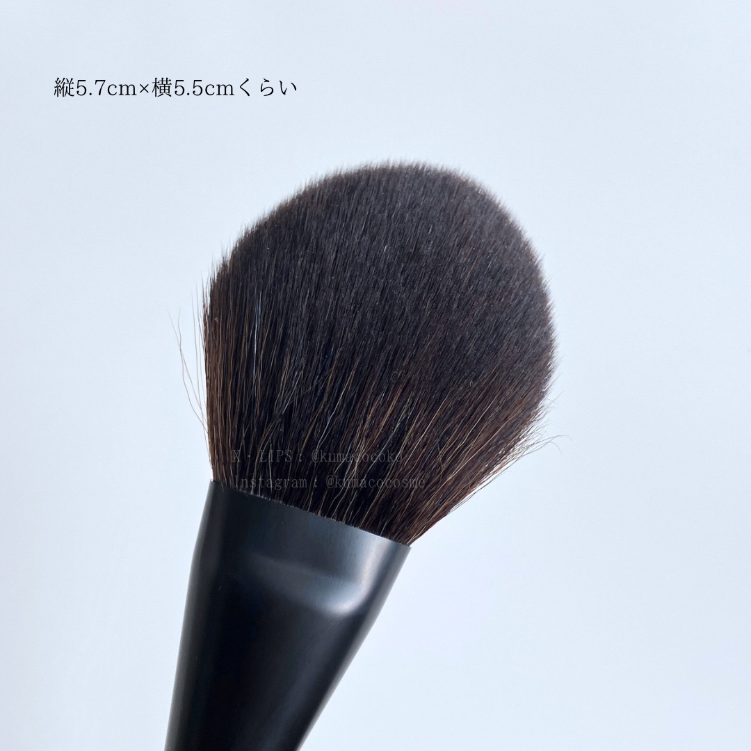 NARS パウダーブラシ ＃13のクチコミ「リフ粉がしっかりとれる
大きめパウダーブラシ🖤


－－－－－－－－－－－－

NARS

パ.....」（3枚目）