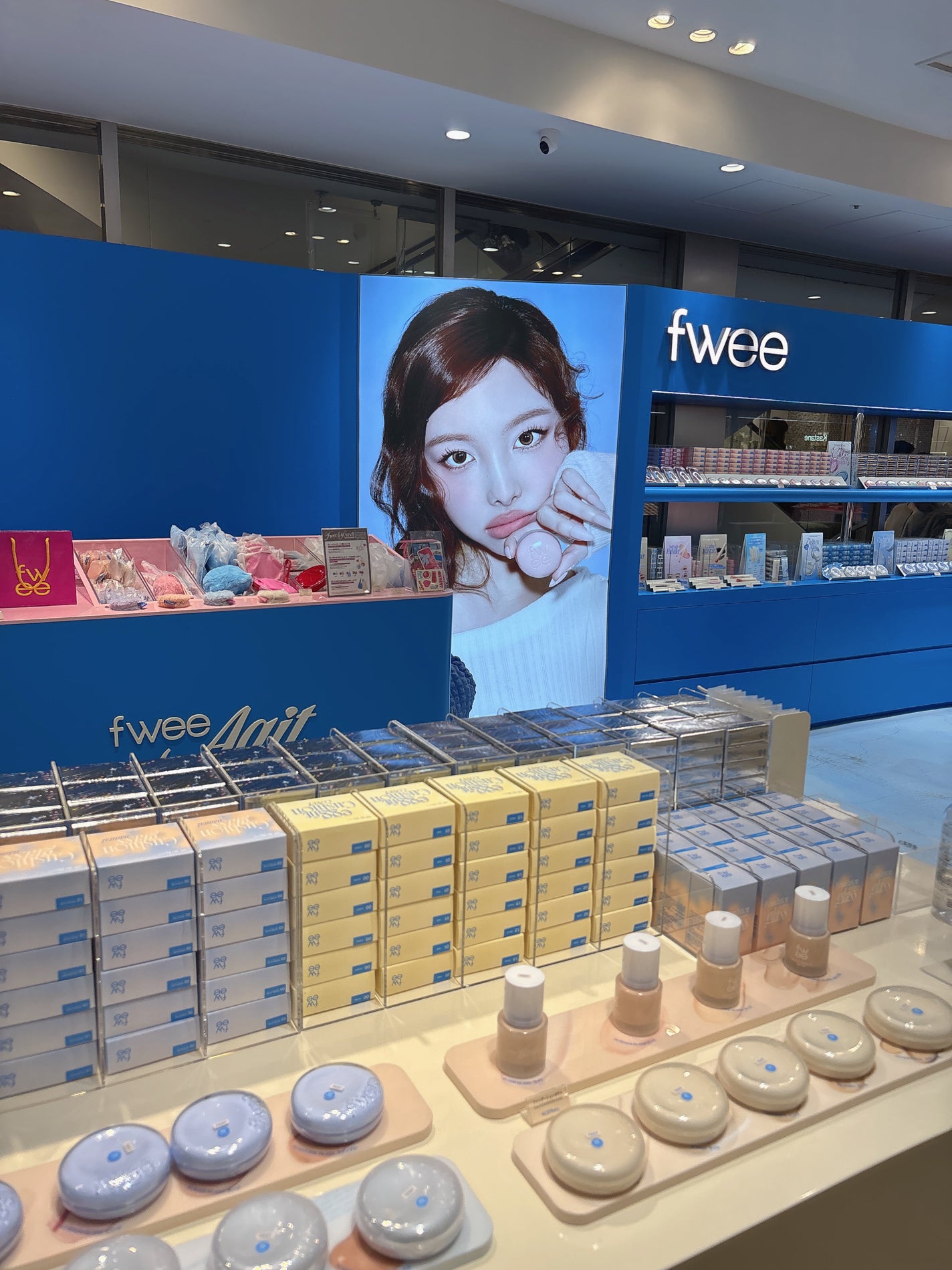 mami on LIPS 「【可愛すぎ注意⚠️fweeほんのりダークモーブアイシャドウ💗】..」(6枚目)