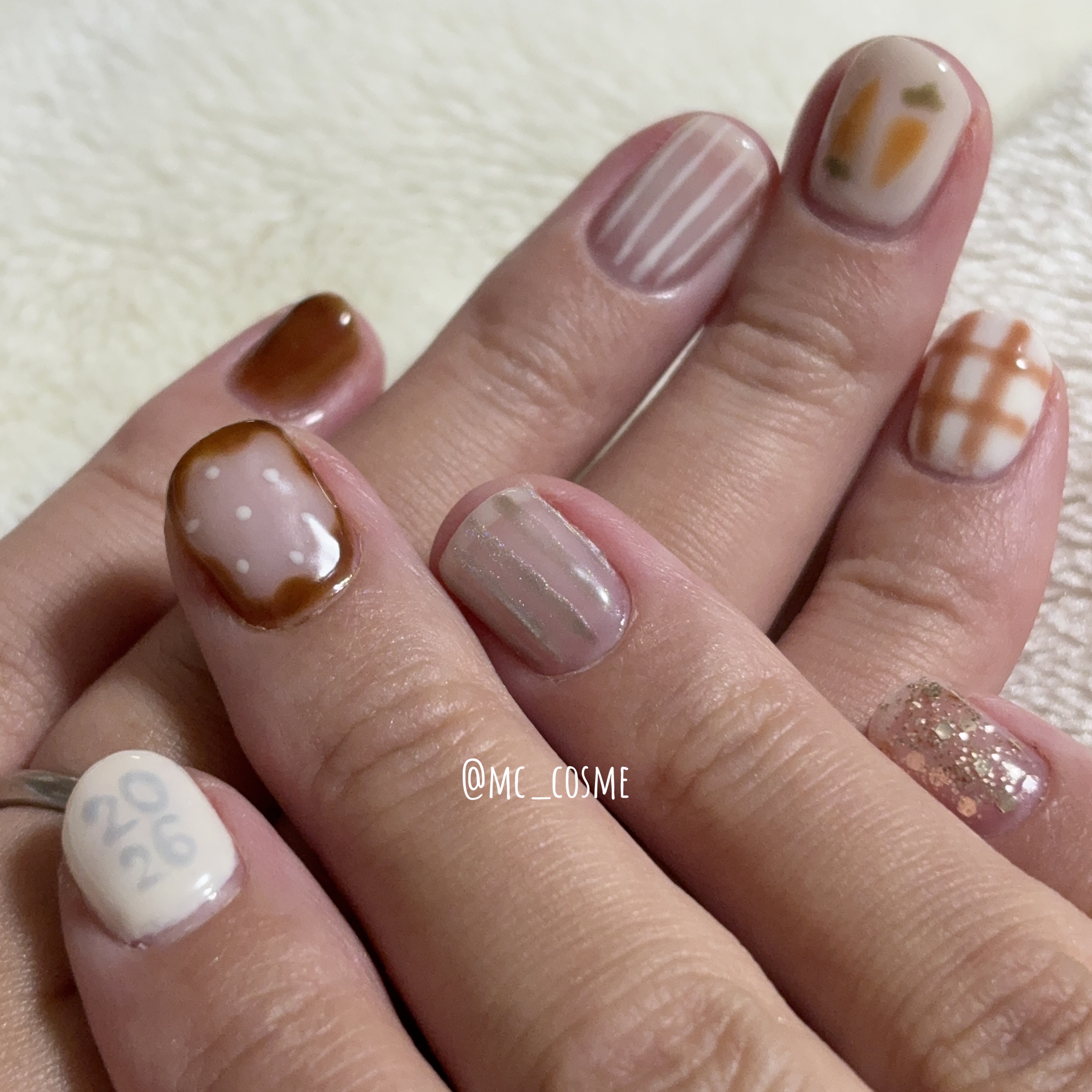 セリア クリアクレイジェルのクチコミ「
2026年　お正月ネイル🎍

午年ネイル🐎



ネイルカラーは全て100均ジェルを
使用し.....」（2枚目）