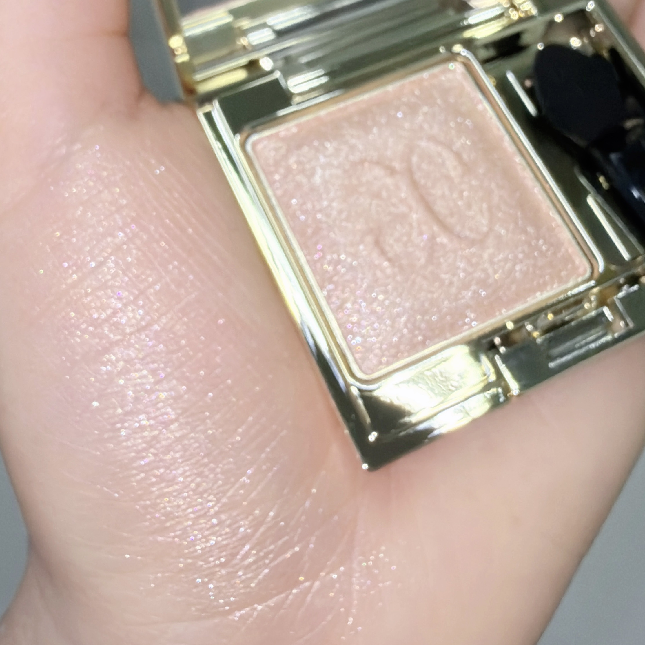 エレガンス プレジール アイズ 03 ブライトベージュ/Elégance/単色アイシャドウを使ったクチコミ（2枚目）