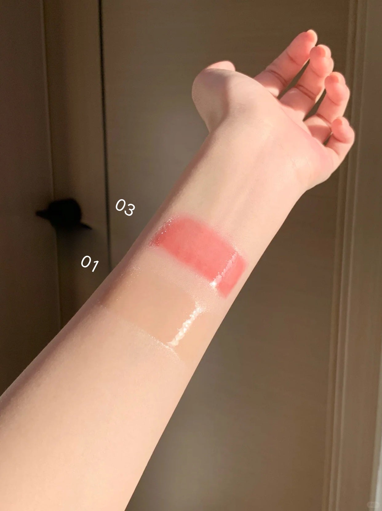 はくれ on LIPS 「唇が荒れやすい私の救世主、クラランスの「リップコンフォートオイ..」(3枚目)