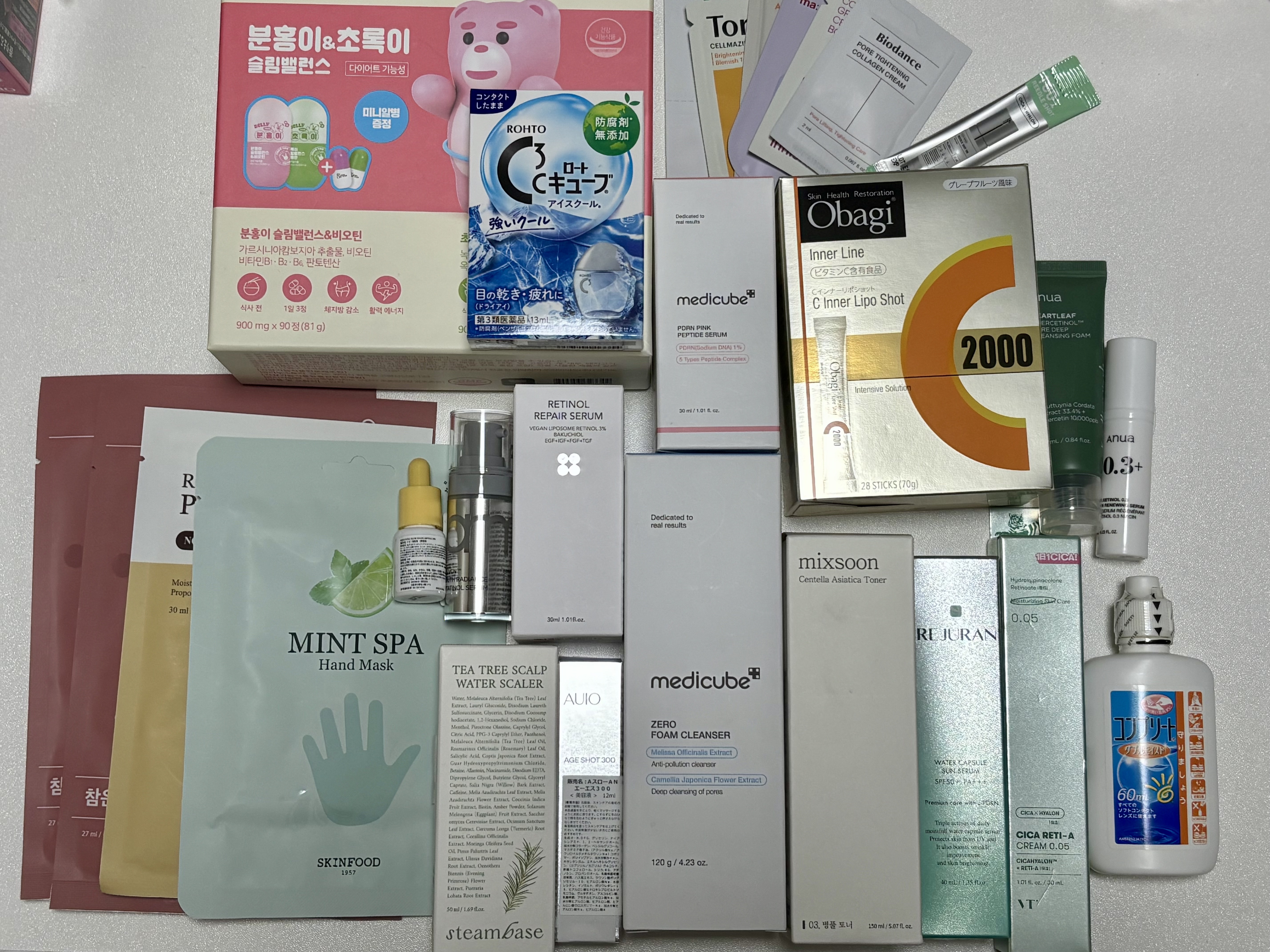 2026年が期限のスキンケアを引っ張り出したよ〜！！

サンプルで今日が期限のやつあってびっくりした🤣

今年もいっぱい使う✊🏻 ̖́-‬笑

#スキンケア #棚卸し
