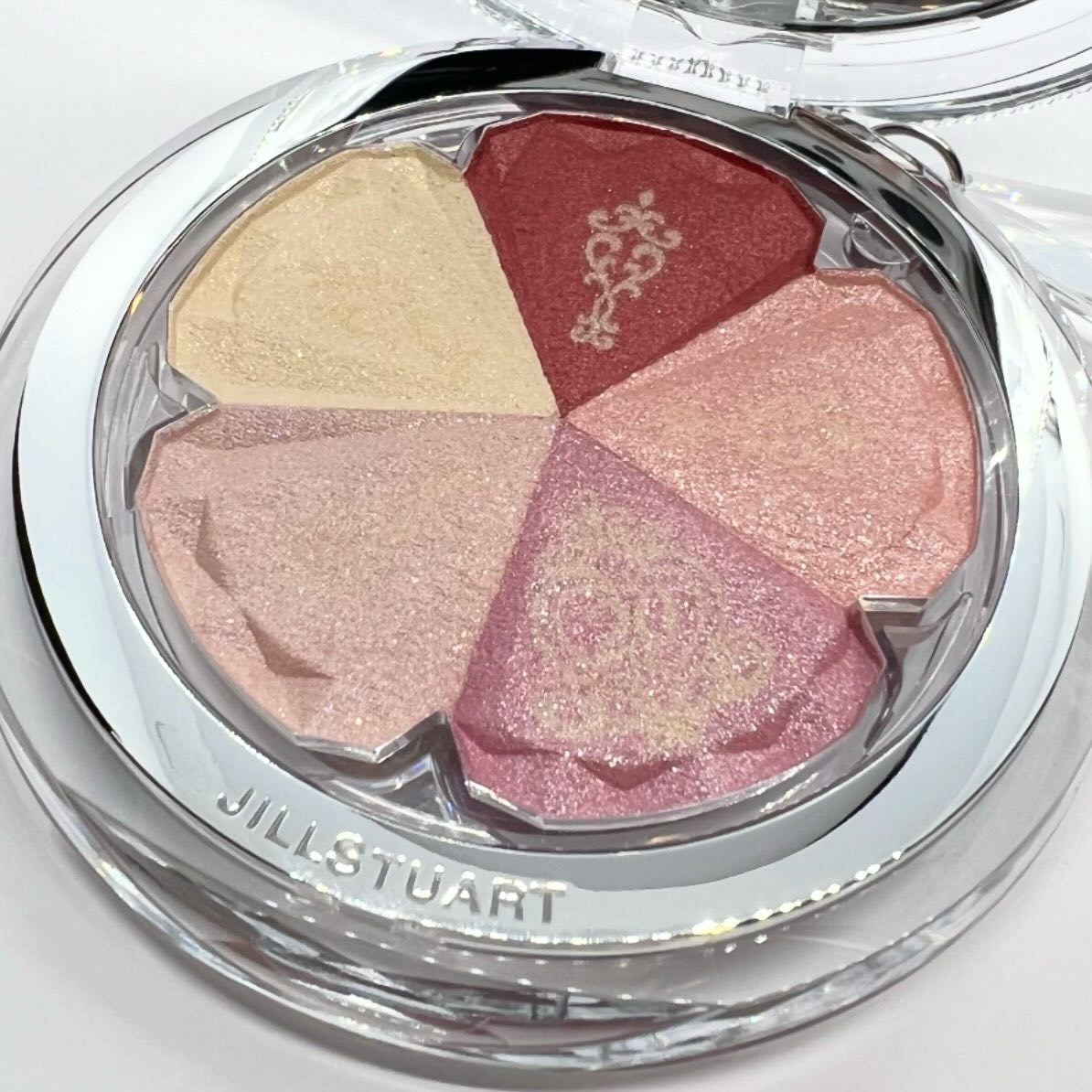 ジルスチュアート 20th アニバーサリー ブルーム ミックスブラッシュ コンパクト/JILL STUART/パウダーチークを使ったクチコミ（2枚目）