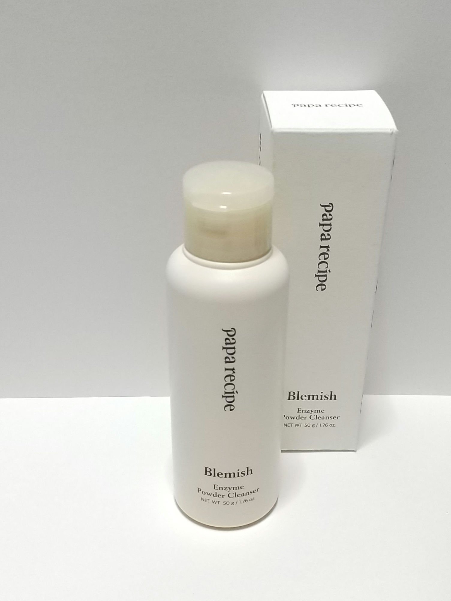 ⭐️⭐️⭐️⭐️☆
毎日使える酵素洗顔🌾

PAPA RECIPE
ブレミッシュ 酵素 洗顔パウダー

酵素(パパイン)とPHA入りの洗顔料
生成色の細かいパウダー状です
所々に混じってる茶色い粒はクルミの殻の粉かな🤔
毎日使える低刺激