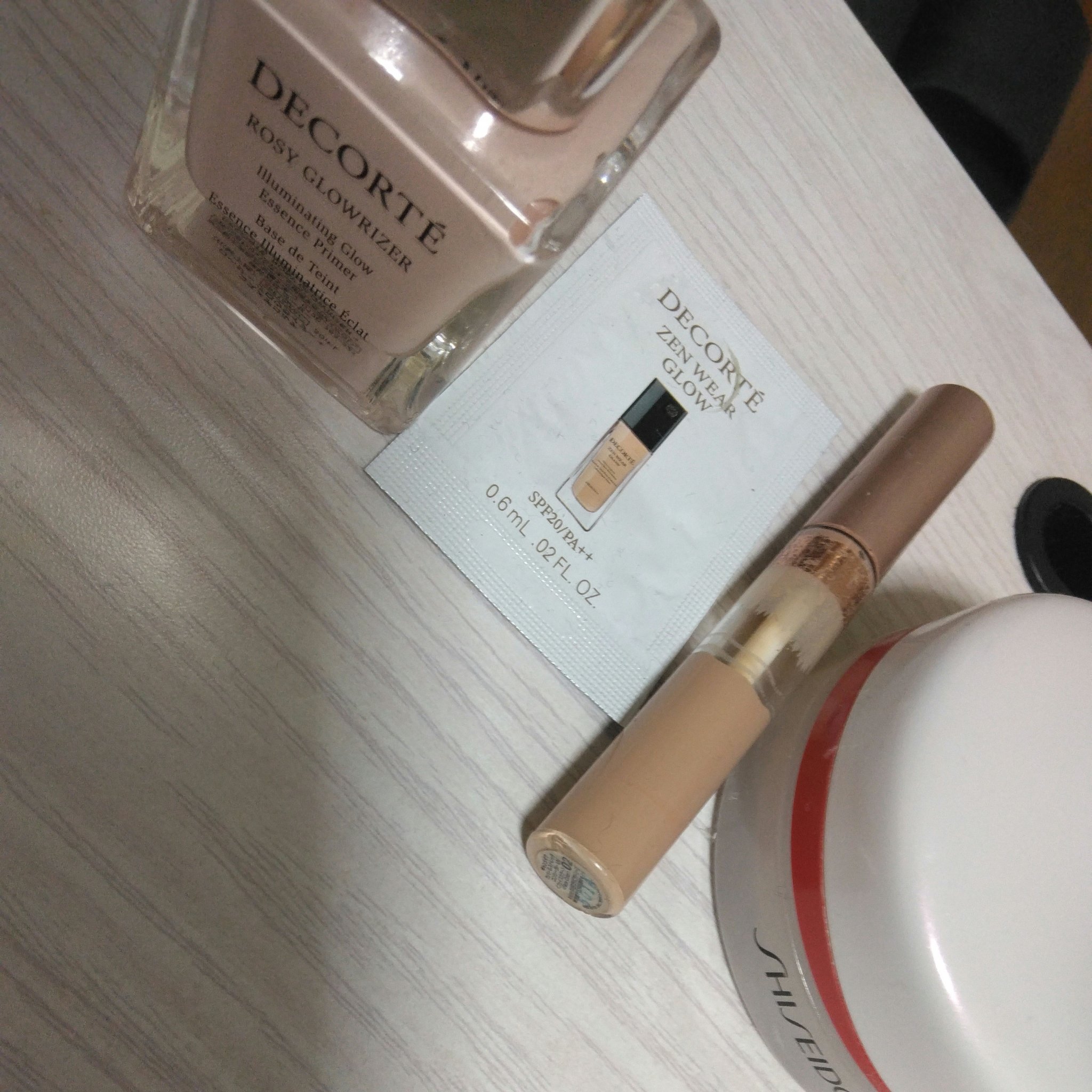 ゼン ウェア グロウ/DECORTÉ/リキッドファンデーションを使ったクチコミ（1枚目）