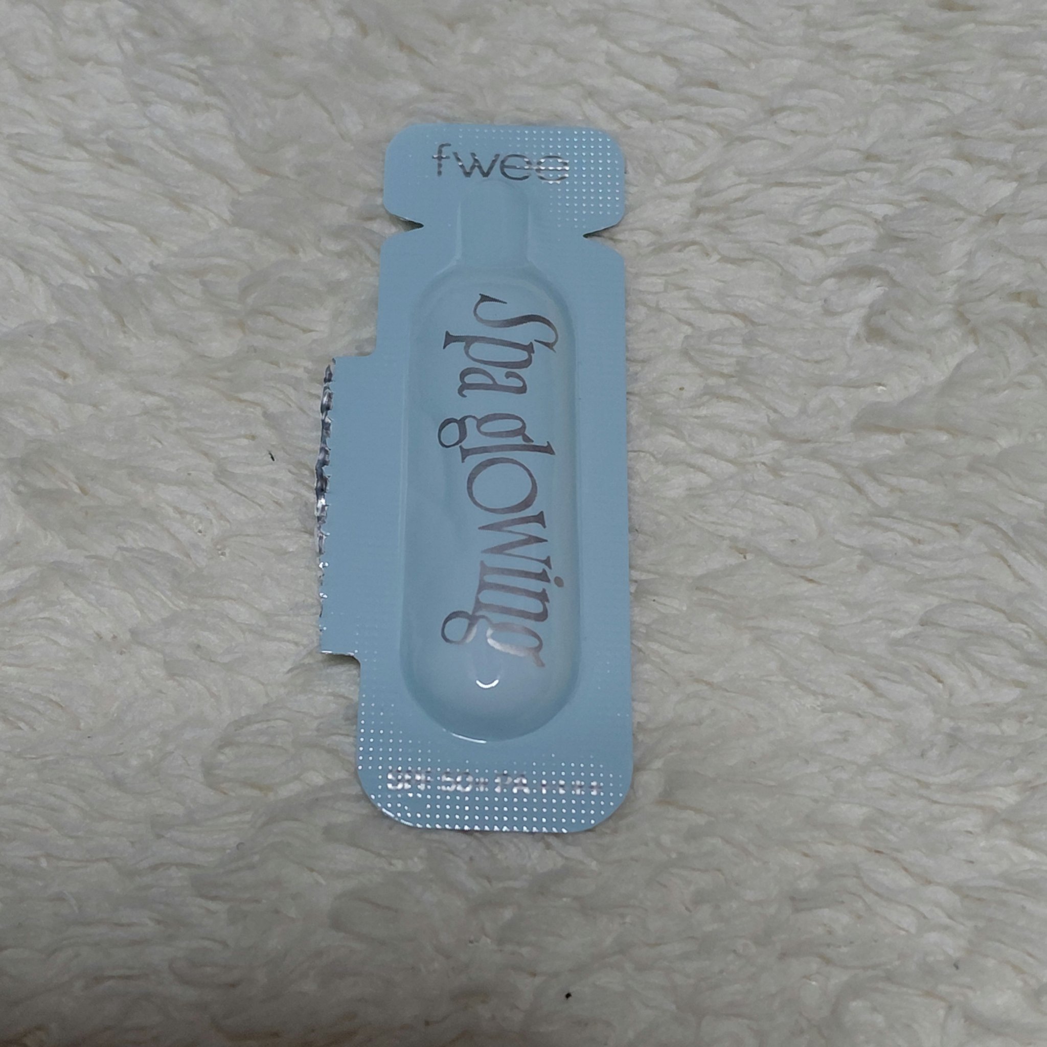 fwee　スパグロウUVトーンアップベース　02　リッチグロウ　#提供

fweeの化粧下地本体を買ったらサンプルがついてきました
すごい潤う化粧下地だなと思いました
よく伸びます♫
01と比較するのが楽しみです！