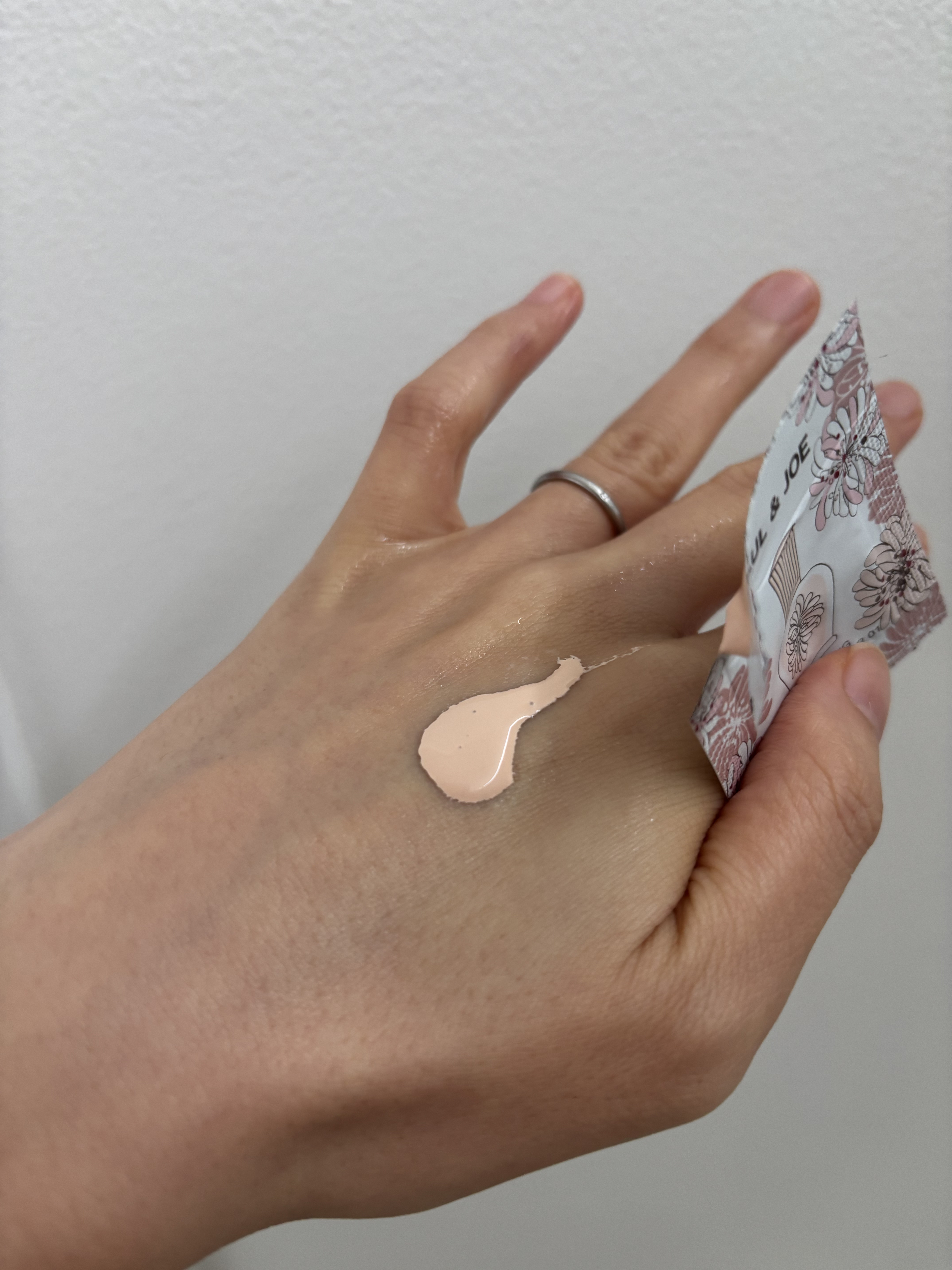 モイスチュアライジング プライマー/PAUL & JOE BEAUTE/化粧下地を使ったクチコミ（3枚目）