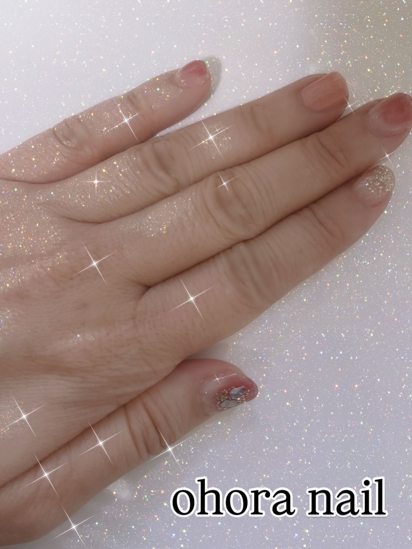 @ohora_jp  ネイルシールでネイルしてみた。💅

ジェルネイルやりたいんだけど、上手くないし、処理とかめんどくさいし、セルフでやるのは難しいので、よくohora ネイル使ってる。

これ結構落ちにくいし、貼ってUVランプで固めるだ