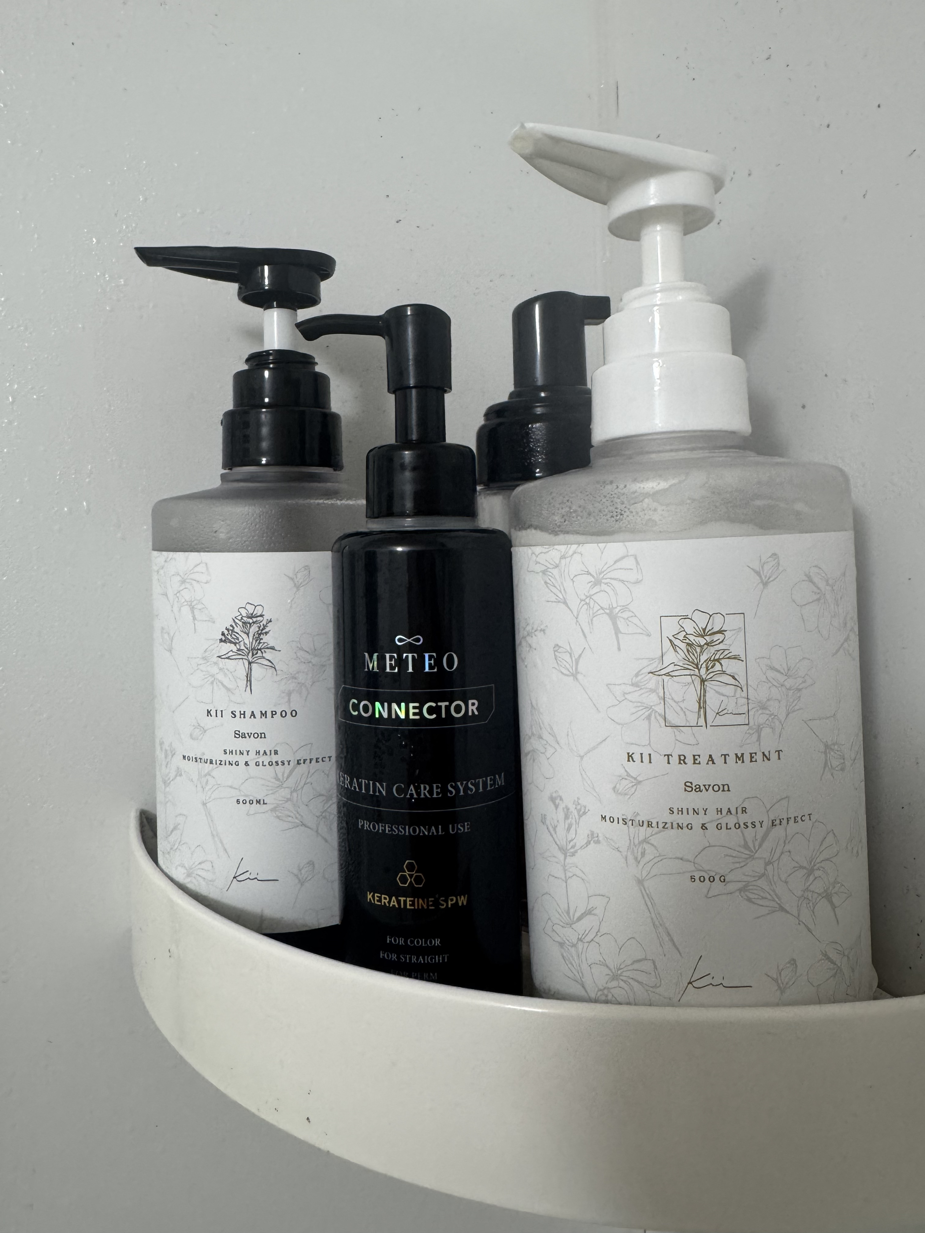 kii 髪質改善kiiシャンプー/トリートメントのクチコミ「昨年9月に10年ほど通った美容室をやめ、コテ巻き風パーマ専門の美容室へかえたところ、こちらの髪.....」（1枚目）