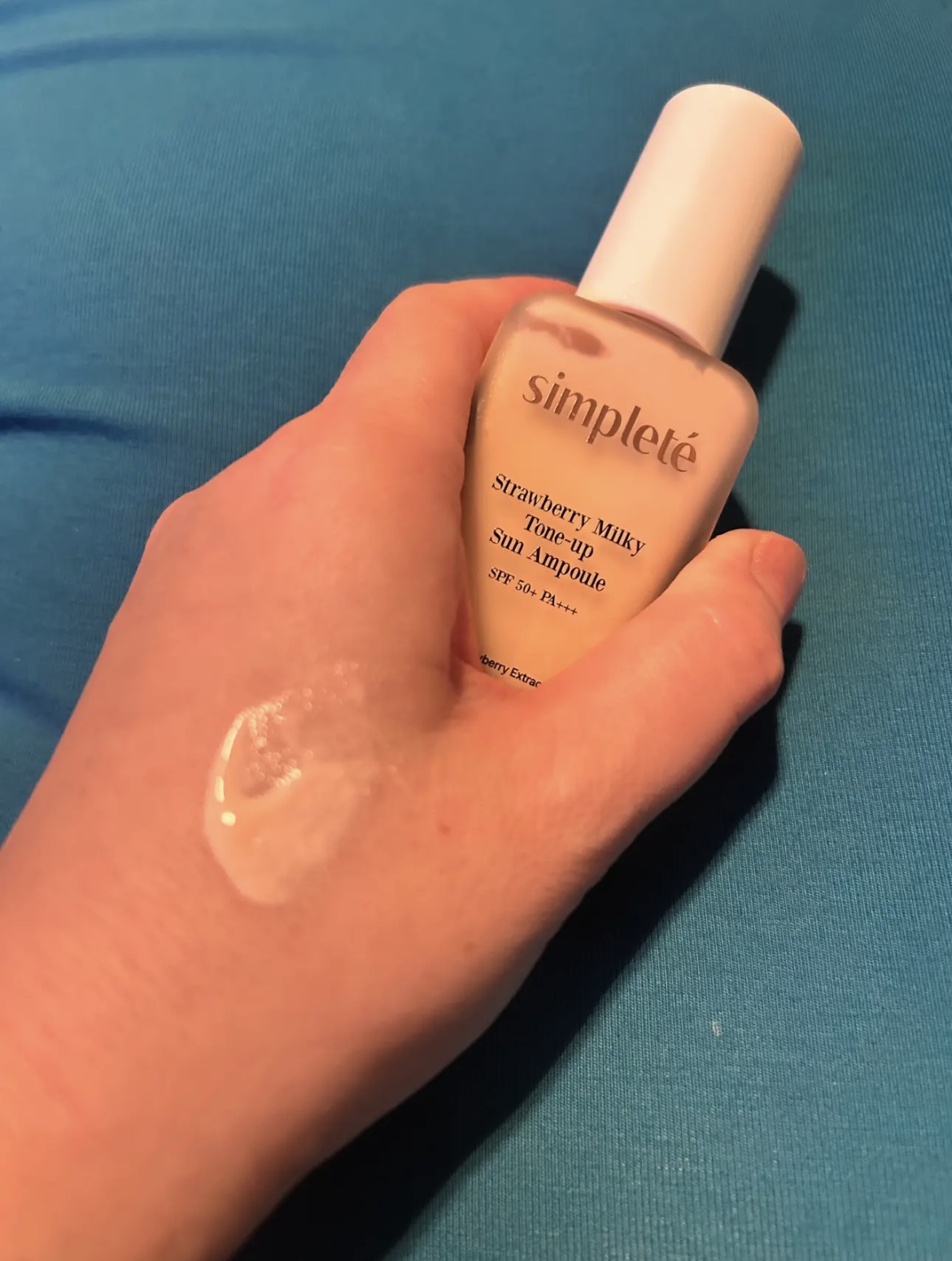 ストロベリー ミルキー トーンアップ サン エッセンス/Simplete/日焼け止めローションを使ったクチコミ（2枚目）