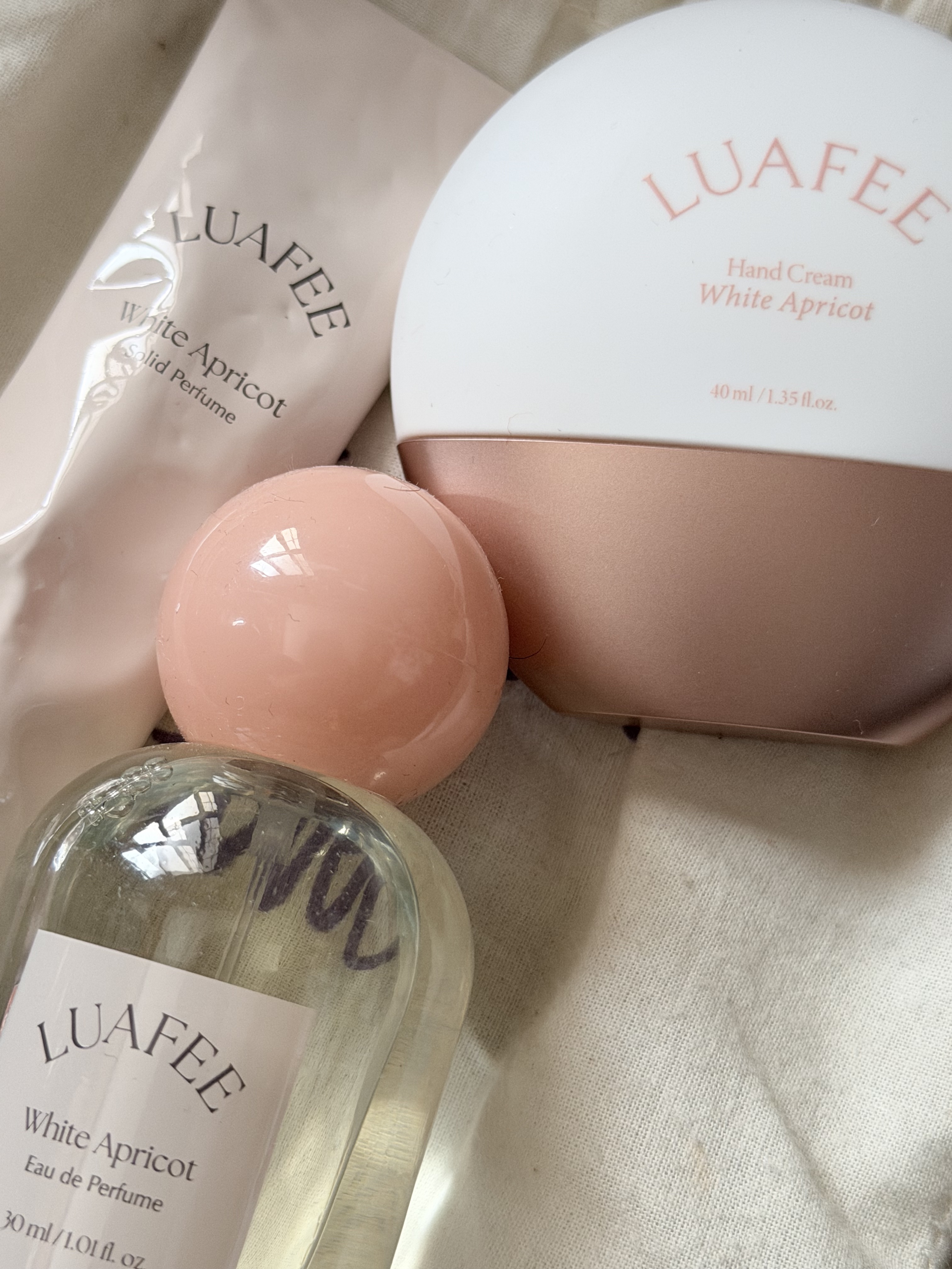 パフュームハンドクリームホワイトアプリコット/LUAFEE/ハンドクリームを使ったクチコミ（1枚目）