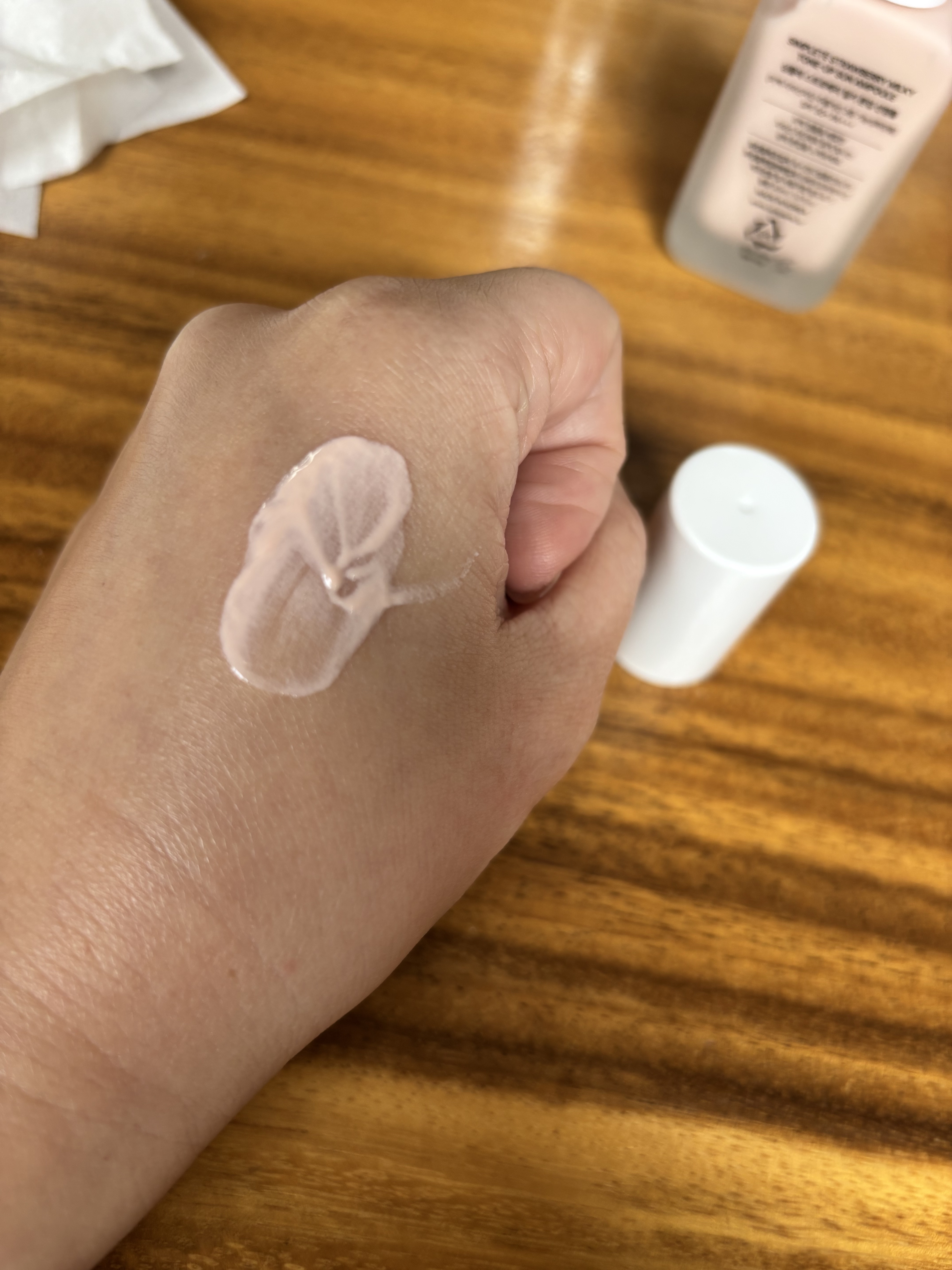 ストロベリー ミルキー トーンアップ サン エッセンス/Simplete/日焼け止めローションを使ったクチコミ（2枚目）