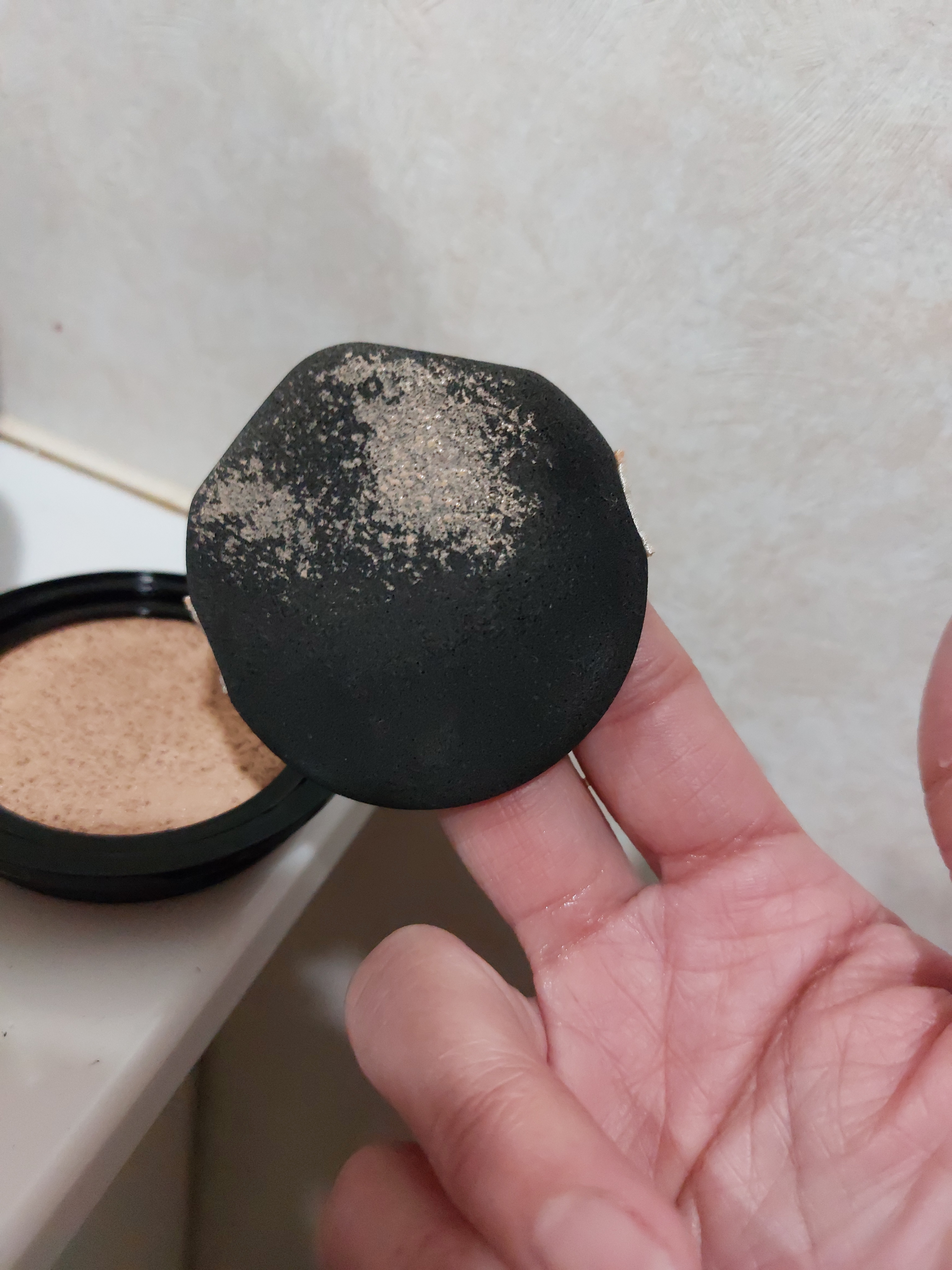 ドラマティックエッセンスクッション グロウ 01 ミディアムオークル/マキアージュ/クッションファンデーションを使ったクチコミ（3枚目）