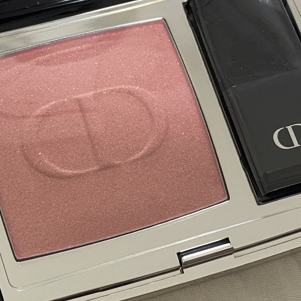 ディオールスキン ルージュ ブラッシュ 212 チュチュ ホログラフィック/Dior/パウダーチークを使ったクチコミ（1枚目）