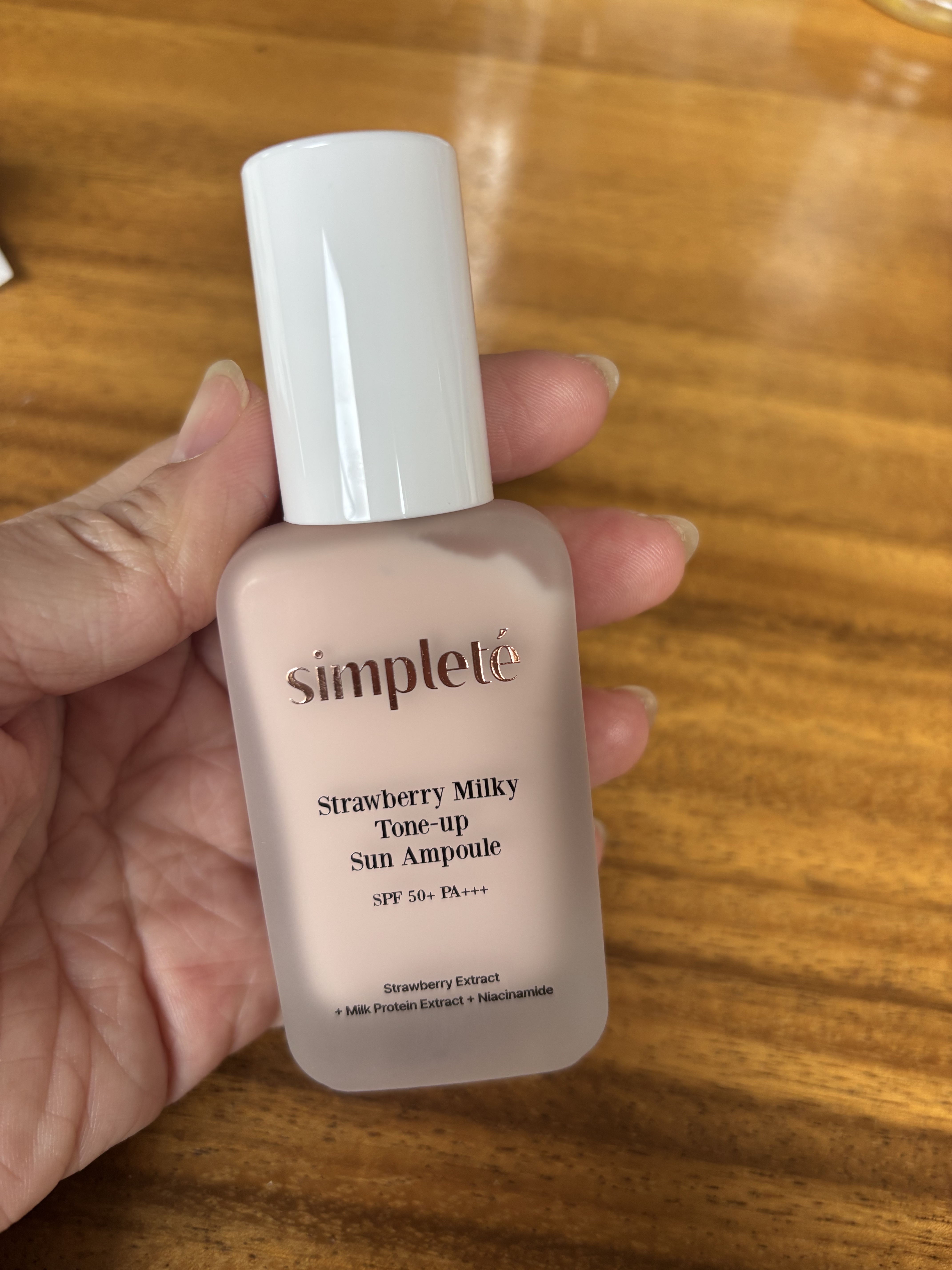 ストロベリー ミルキー トーンアップ サン エッセンス/Simplete/日焼け止めローションを使ったクチコミ（1枚目）