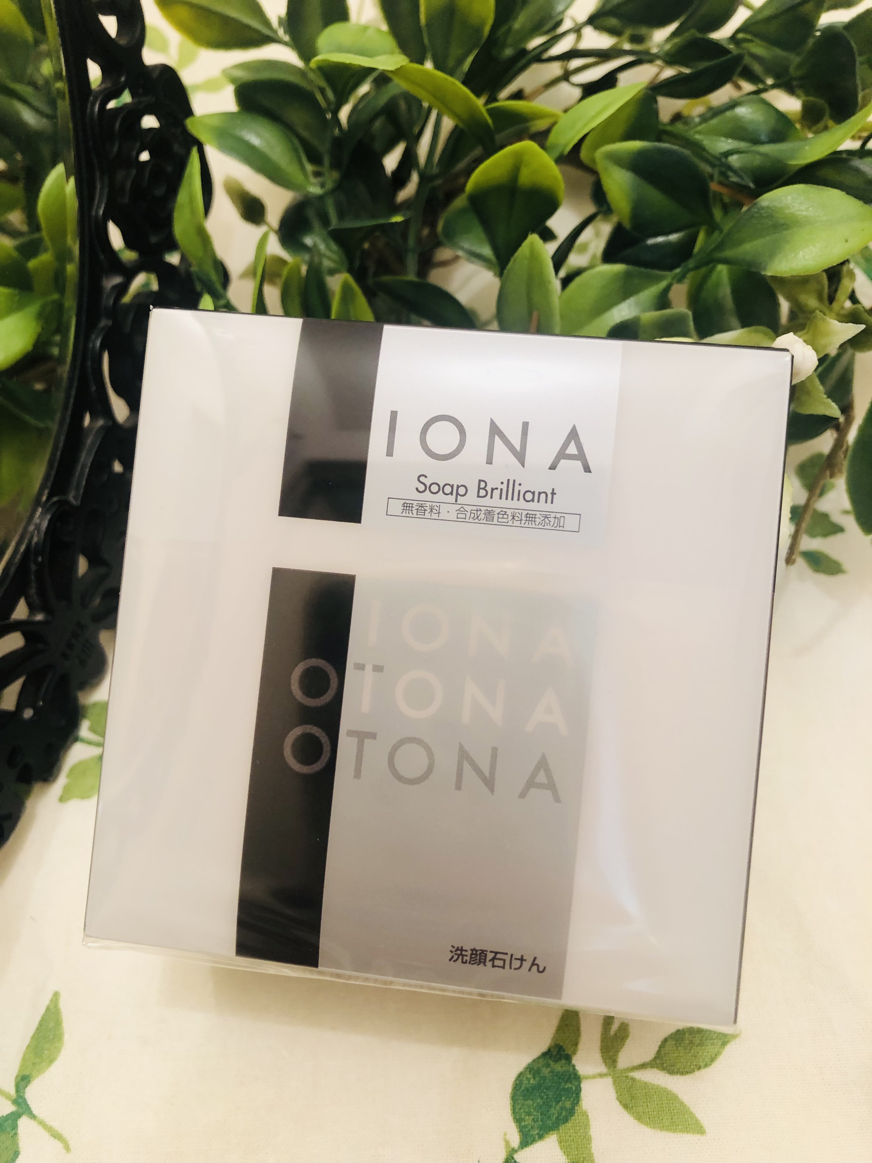 IONA ソープ ブリリアントのクチコミ「イオナ ソープ ブリリアントを使ってみました。
ほんのりピンク色の洗顔石鹸です。
天然のオレン.....」（1枚目）