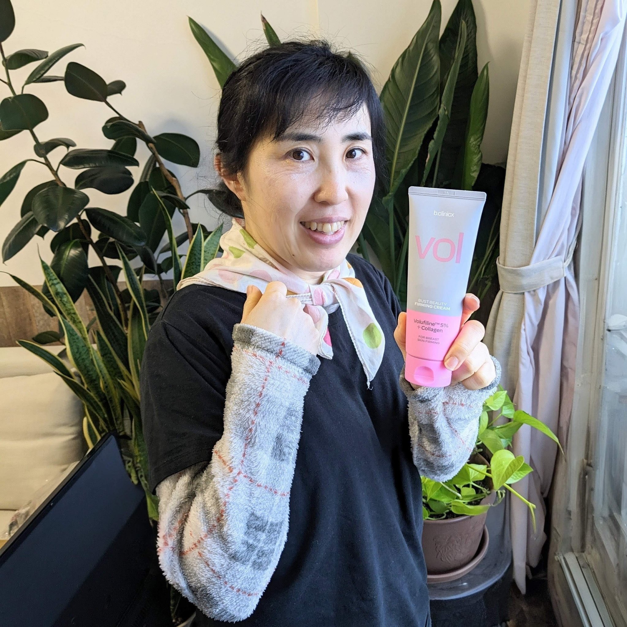 b.clinicx バストビューティーパーミングクリームのクチコミ「自慢したくなるようなバストラインに💠
弾力ケアのための成分　フランス産ボルフィリンを
5%配合.....」（1枚目）