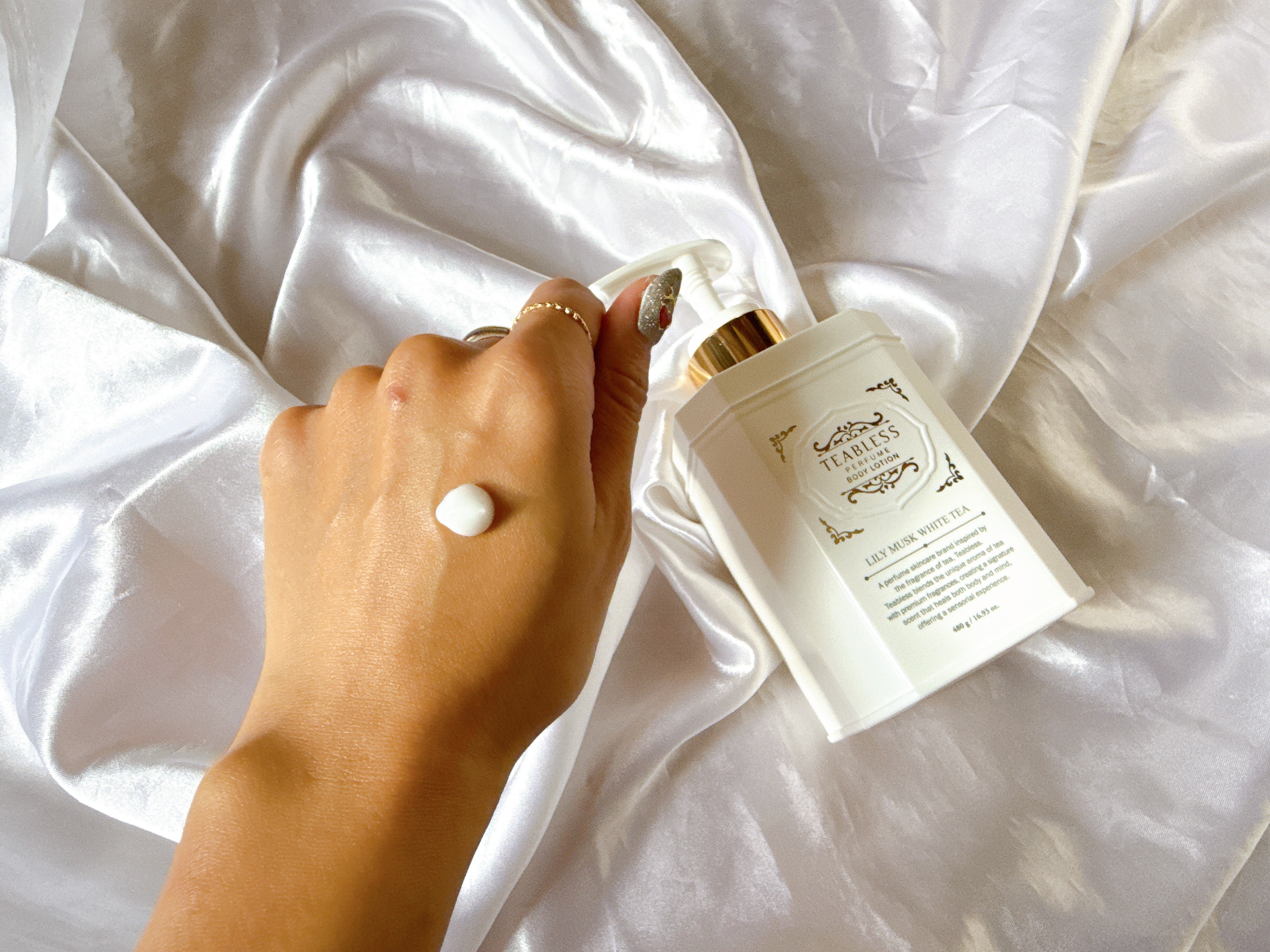 パフュームボディローション リリィムスクホワイトティー/TEABLESS/ボディローションを使ったクチコミ（2枚目）