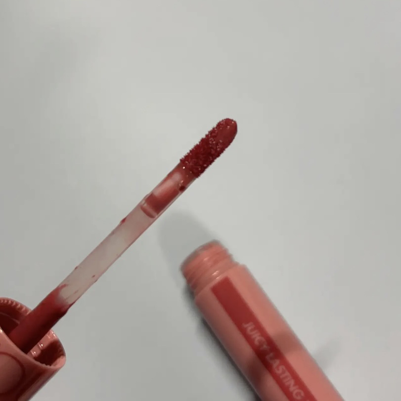 ジューシーラスティングティント/rom&nd/リップティントを使ったクチコミ（3枚目）