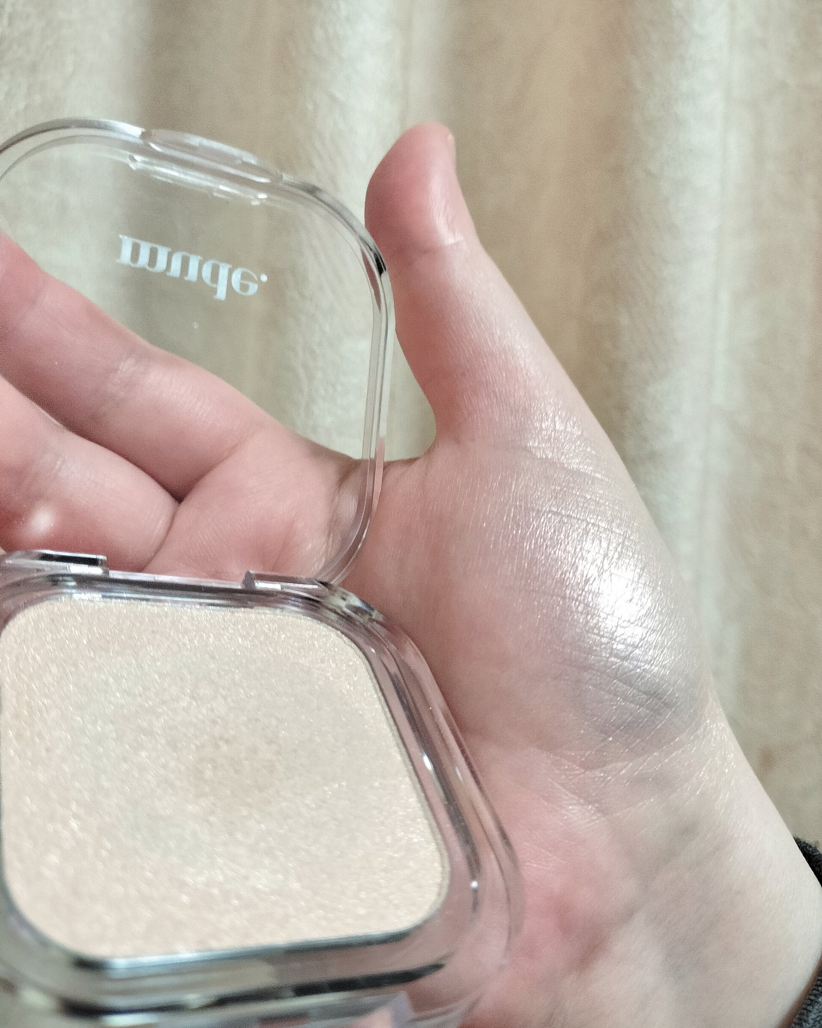 mude. フェイスボリューマーハイライターのクチコミ「mude.　フェイスボリューマーハイライター　P04セレナーデ

めちゃ可愛いです。ベージュ寄.....」（2枚目）