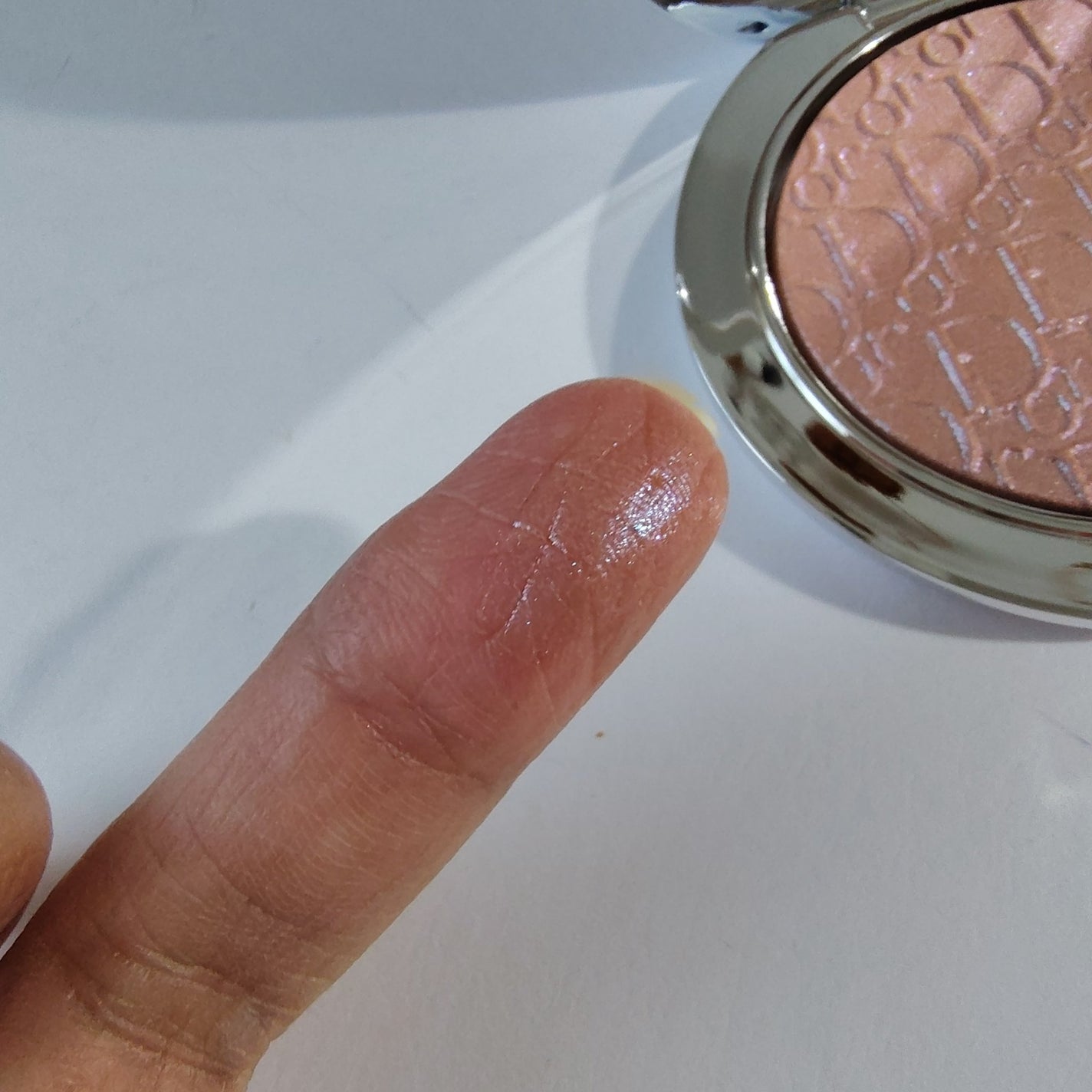 ディオールスキン フォーエヴァー グロウ ルミナイザー/Dior/ハイライトを使ったクチコミ(4枚目)