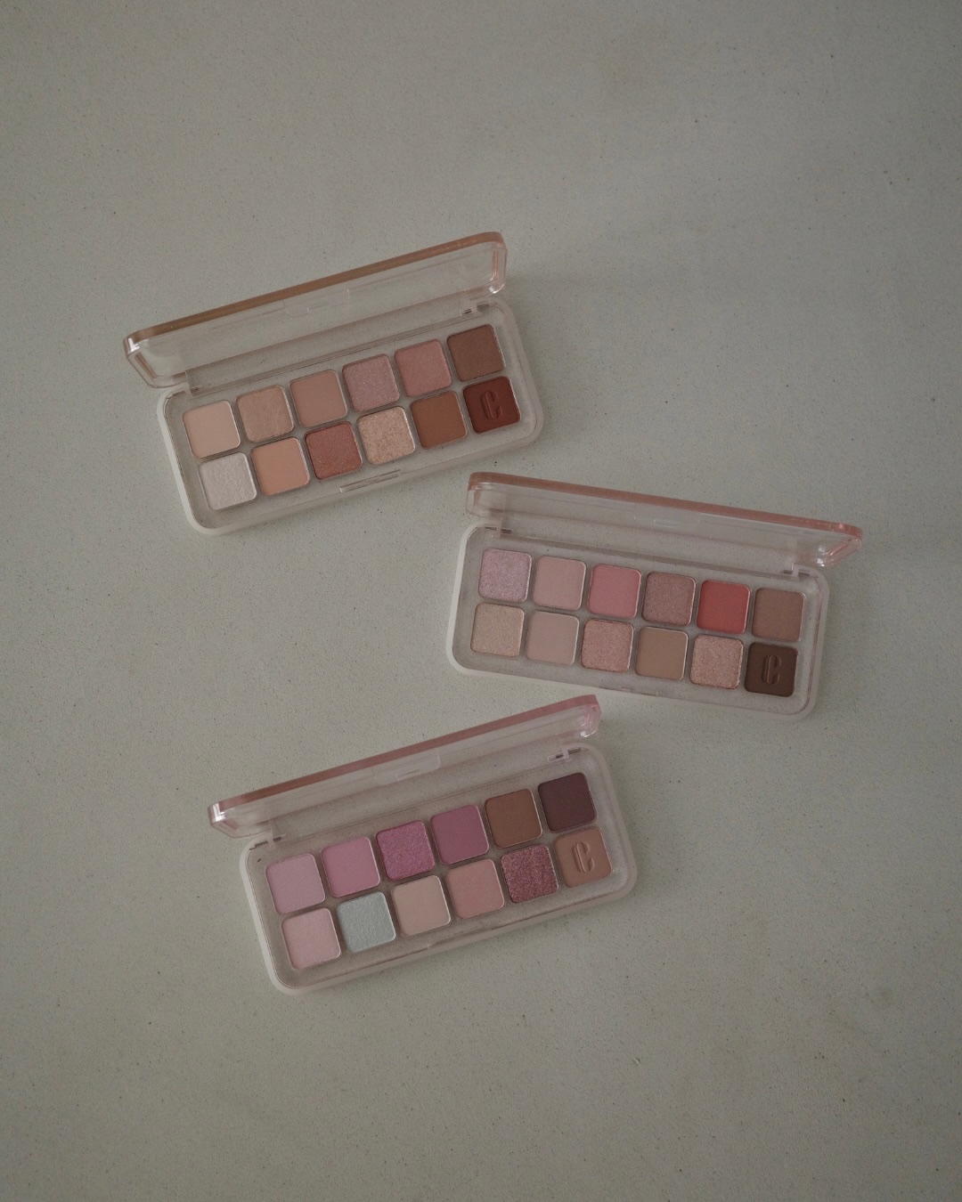 捨て色なしで、毎日手に取りたくなる多色パレット♡

CLIOのプロアイパレットエアー
日本限定色の3つがとっても可愛かったのでシェアします✨

CLIOのアイシャドウは前から大好きなんだけど、
使いやすさを追求したカラー構成と
しっとり密着