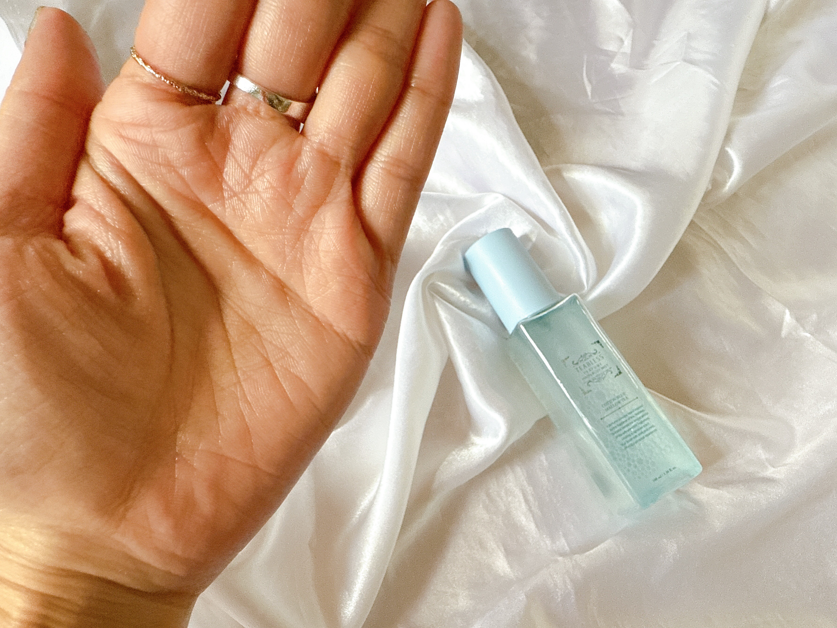 TEABLESS パヒュームヘア＆ボディミスト コットンブルーメロウティーのクチコミ「TEABLESS パフュームヘアボディミスト〈コットンブルーマロウティー〉は、シュッとひと吹き.....」（2枚目）