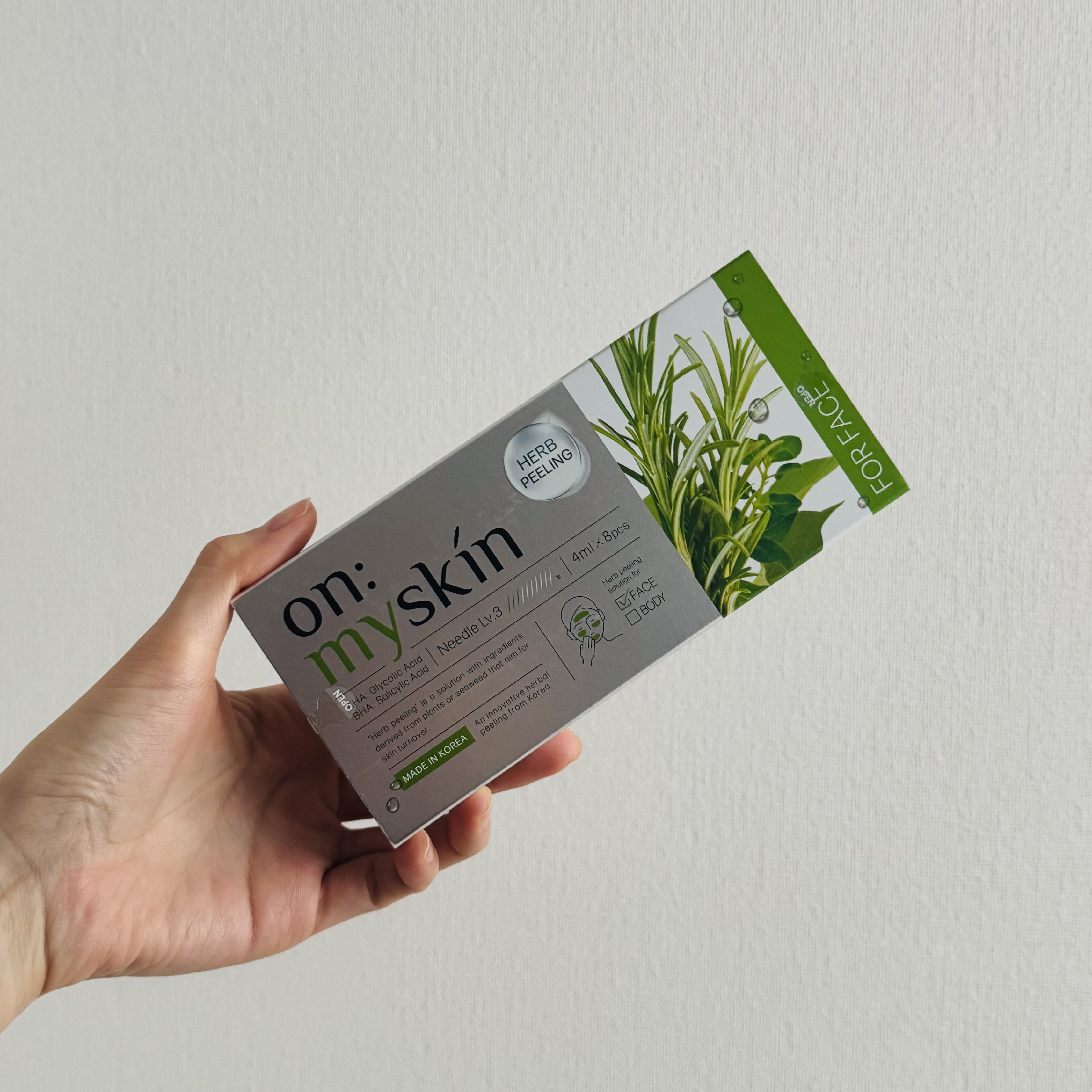 ＼ホームケアできるハーブピーリング／

【 onmyskin 】

ハーブピーリング

---------------

onmyskinのハーブピーリングを体験！
 正直、ピーリングと聞くと肌によくない、刺激が強いイメージがあったのですが