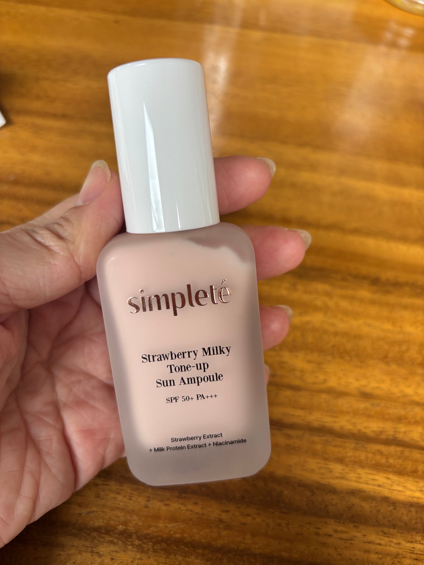 ストロベリー ミルキー トーンアップ サン エッセンス/Simplete/日焼け止めローションを使ったクチコミ(1枚目)