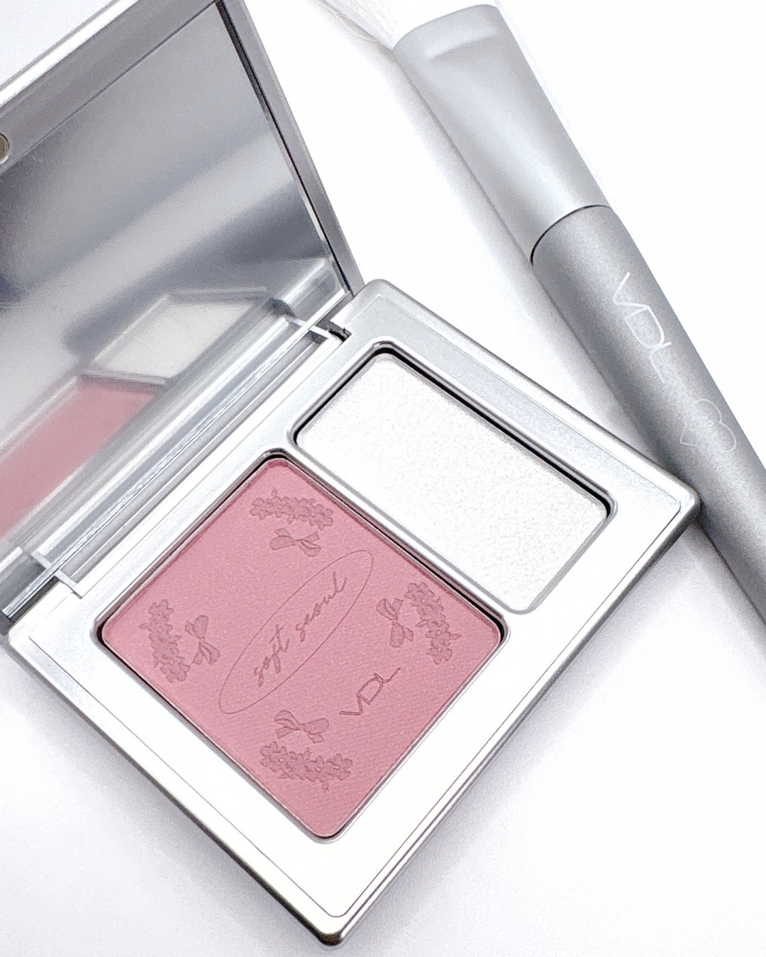 VDL チークステイン ブラッシャー＆ハイライター/VDL/パウダーチークを使ったクチコミ（1枚目）