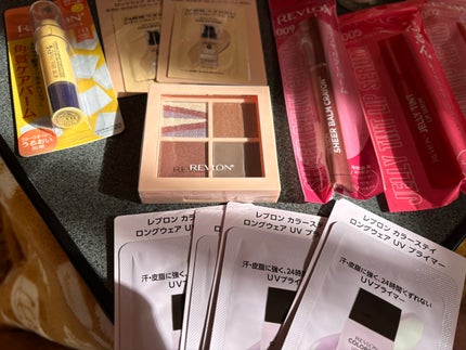 ちひろ on LIPS 「サラさんが紹介されてた、レブロンの福袋きました〜!!!※ウルト..」(4枚目)