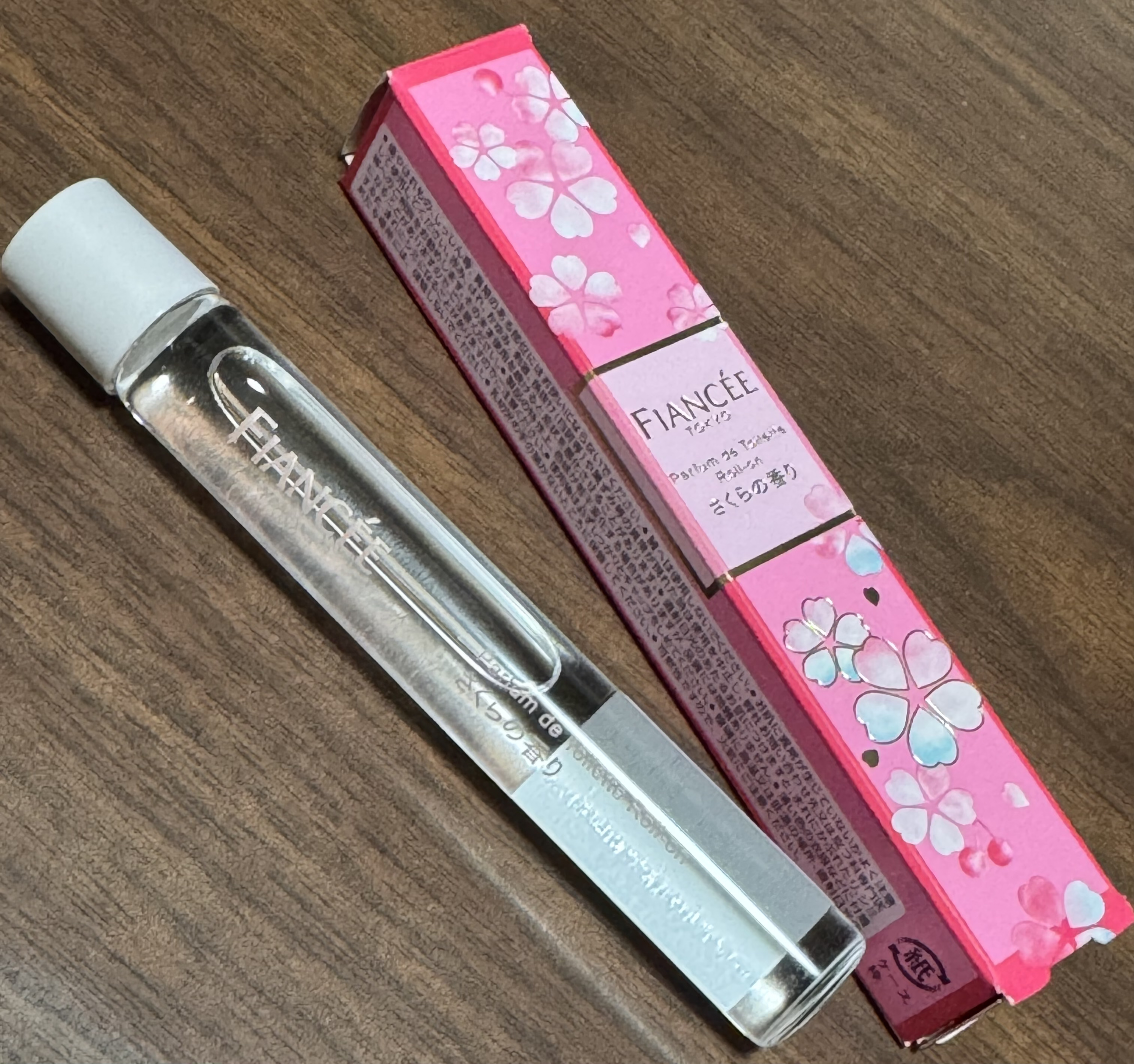 パルファンドトワレ ロールオン さくらの香り/フィアンセ/香水を使ったクチコミ（1枚目）