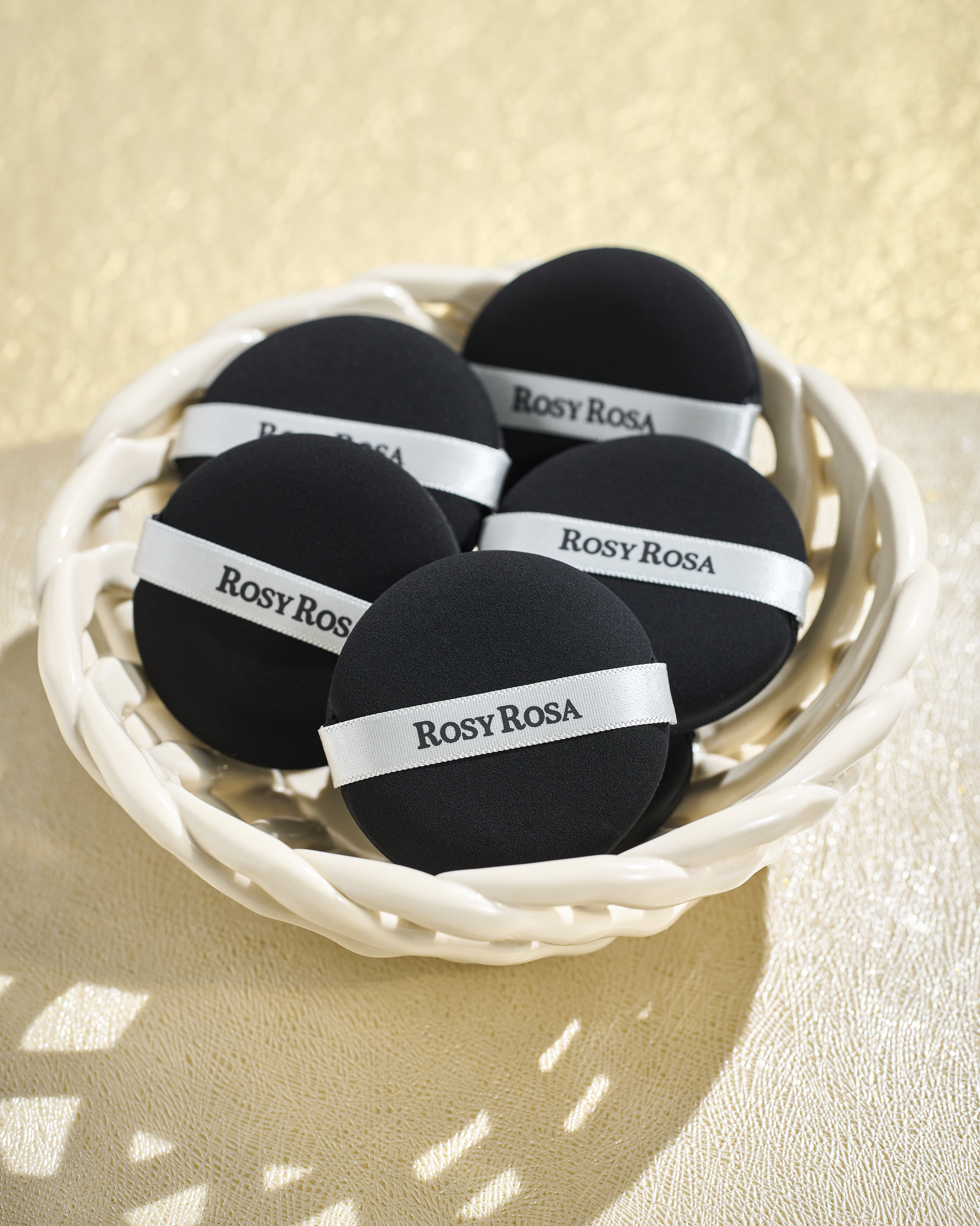 💕ℝ𝔼ℂ𝕆𝕄𝕄𝔼ℕ𝔻💕

💡毛穴カバー＆肌密着💡
仕上がりの美しさを追求するなら
ぜひお試しいただきたいメイクパフです✨

================
ロージーローザ 
マルチファンデパフ 2P 
￥638（税込）