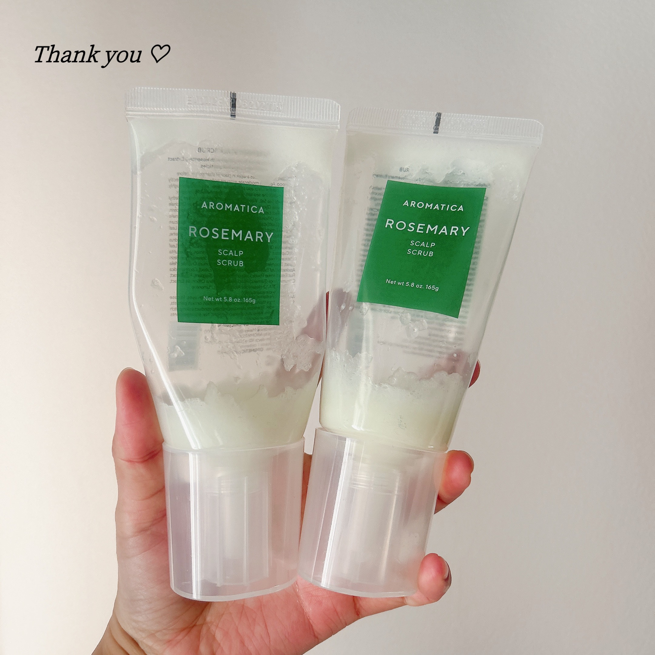 \ 使い切りレビュー💚💚 /

AROMATICA
ローズマリー スカルプ スクラブ
2本使い切りました🙌🏻✨

頭皮スクラブは
アロマティカが1番好き！！！


粒々のスクラブは痛くなく
むしろちょっと気持ちいいくらいでした！🧖