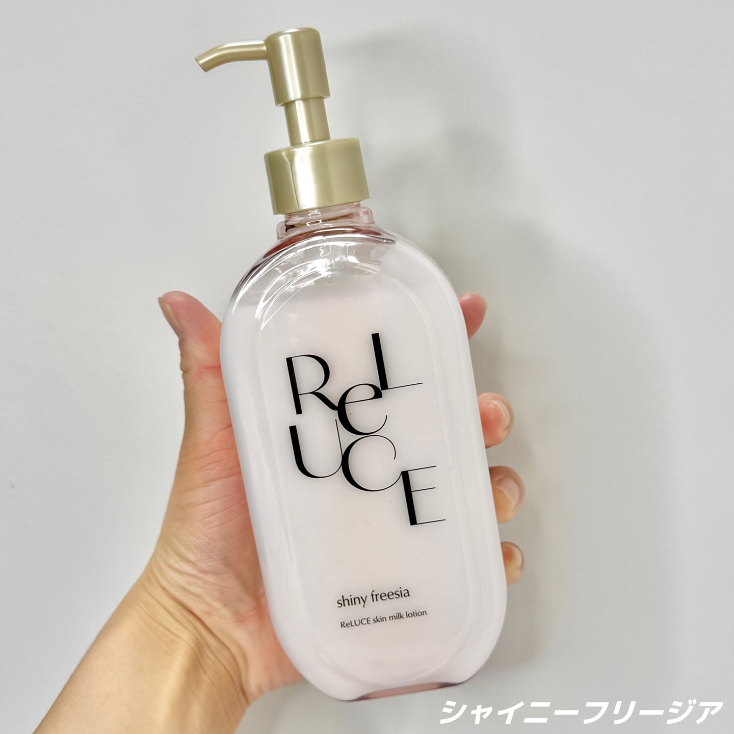 リルーチェ スキンミルクローション シャイニーフリージア 300ml/コスメテックスローランド/ボディローションを使ったクチコミ（2枚目）